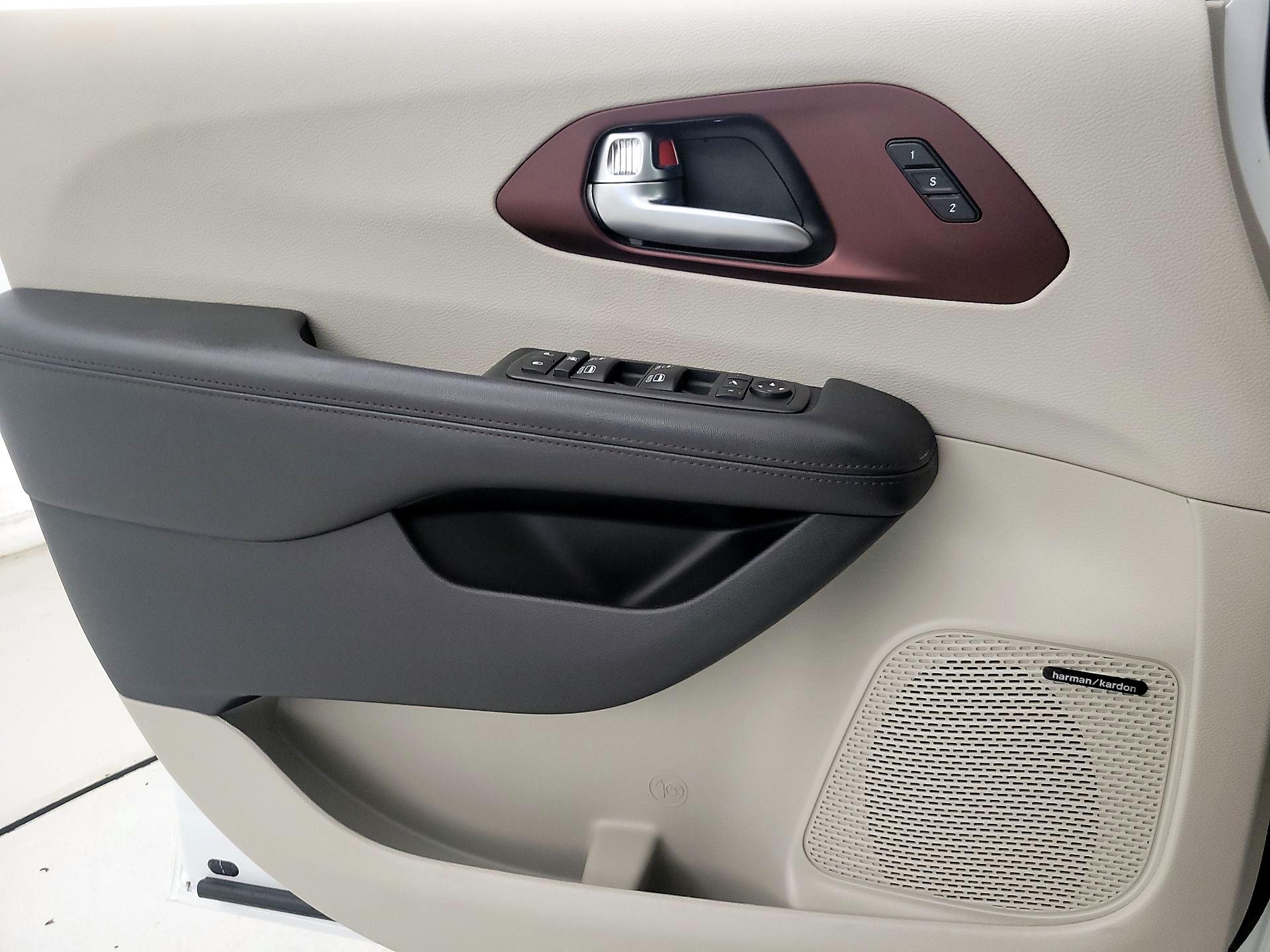 Thumbnail: 2020 Chrysler Pacifica - 12