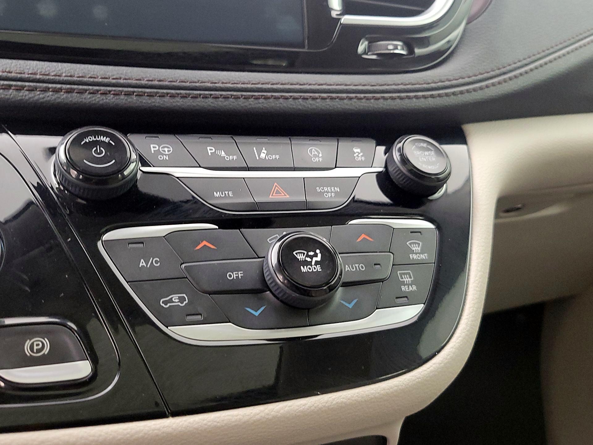 Thumbnail: 2020 Chrysler Pacifica - 17