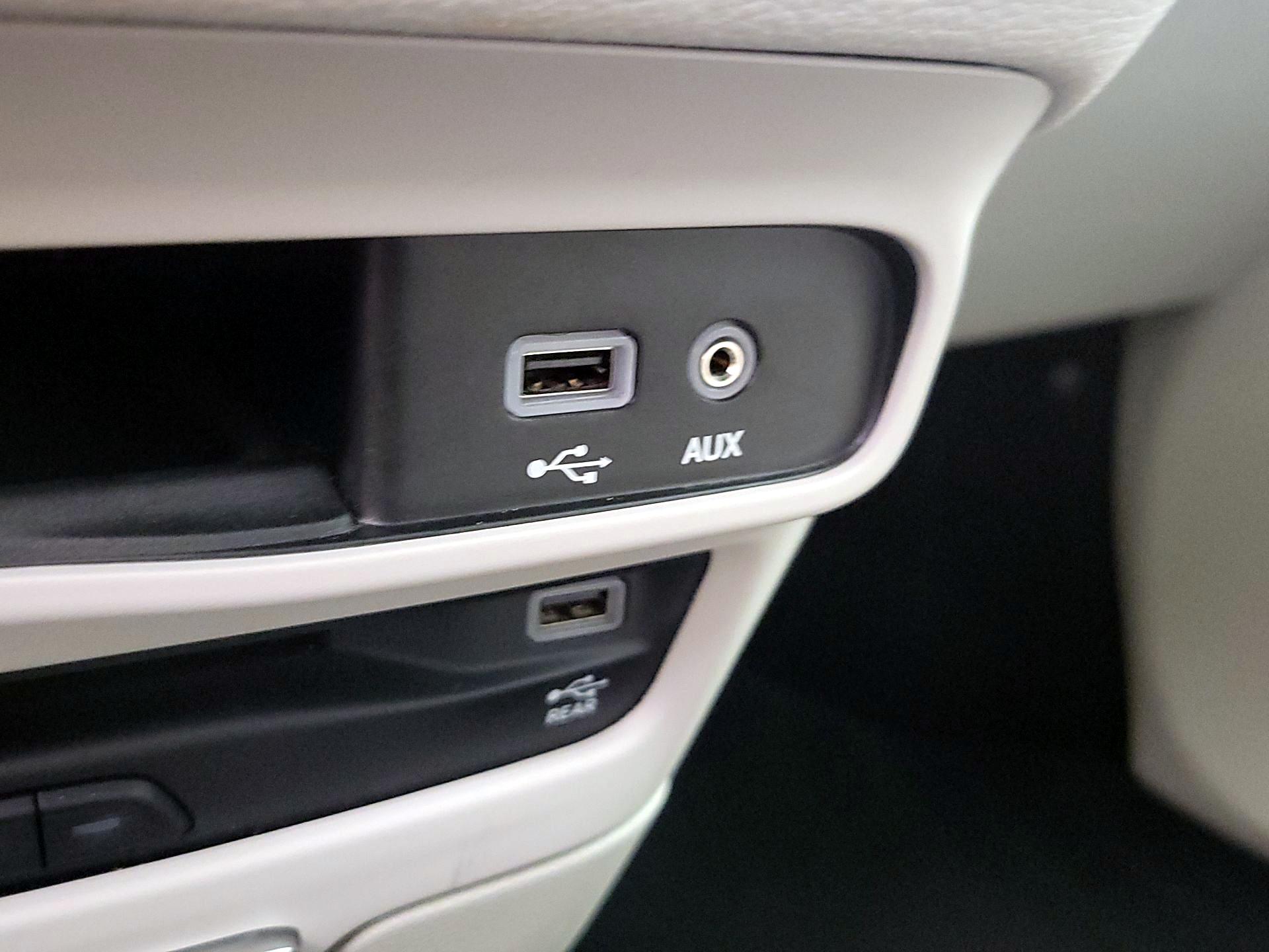Thumbnail: 2020 Chrysler Pacifica - 19