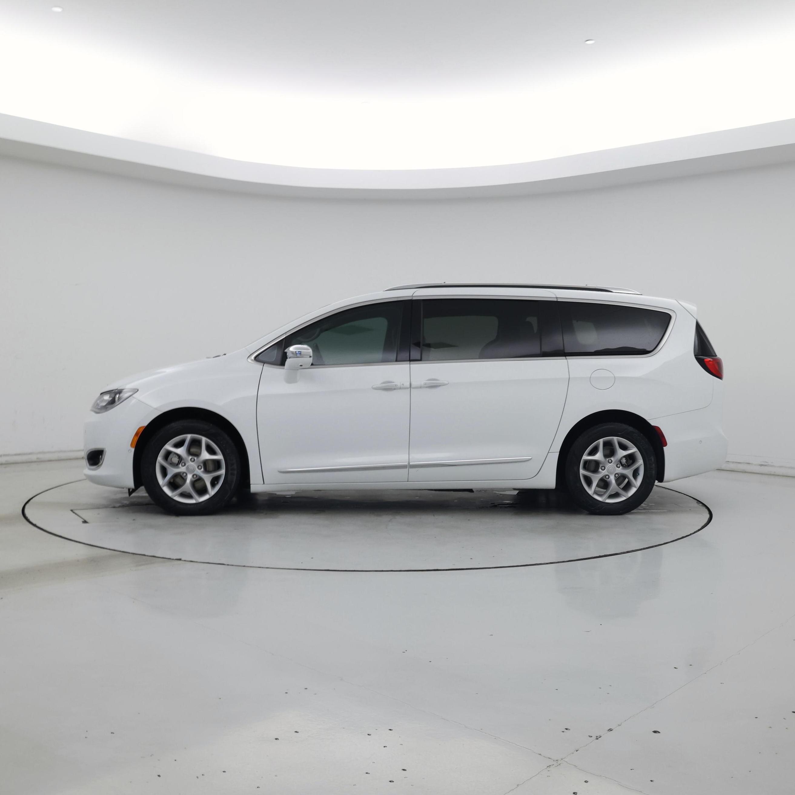 Thumbnail: 2020 Chrysler Pacifica - 3