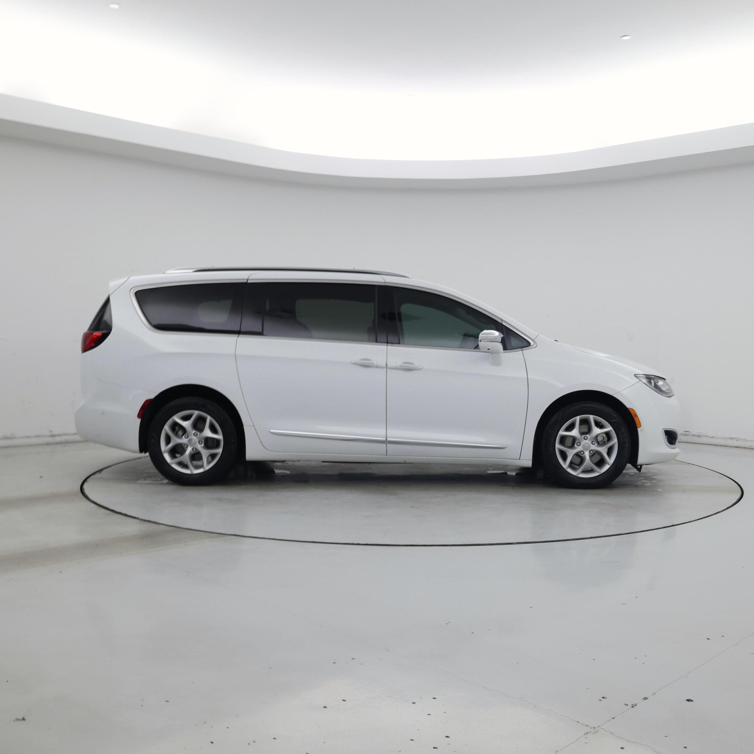 Thumbnail: 2020 Chrysler Pacifica - 7
