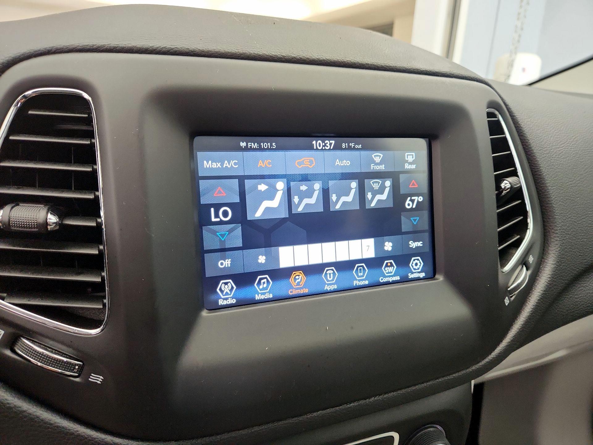 Thumbnail: 2019 Jeep Compass - 16