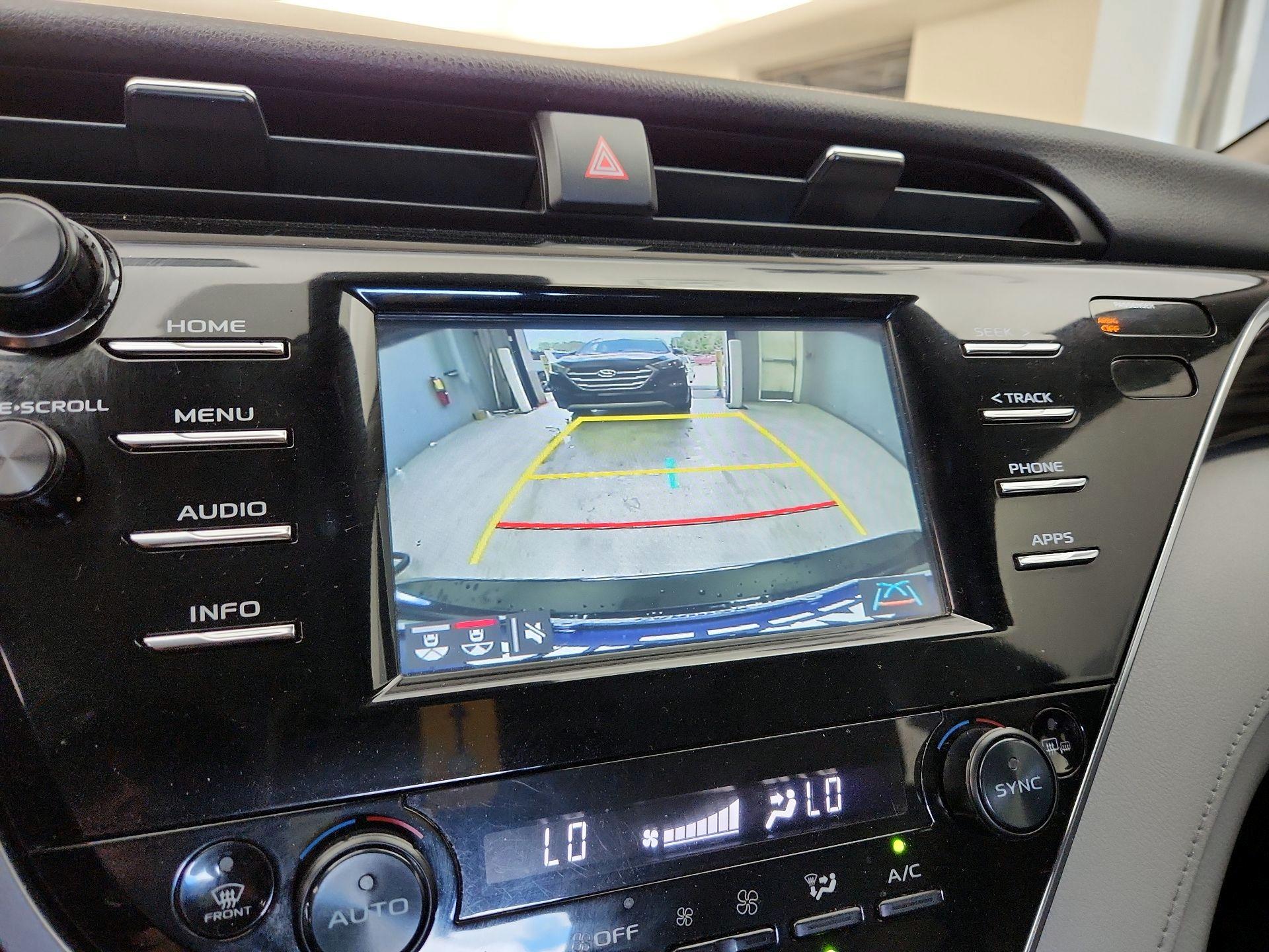 Thumbnail: 2018 Toyota Camry - 14