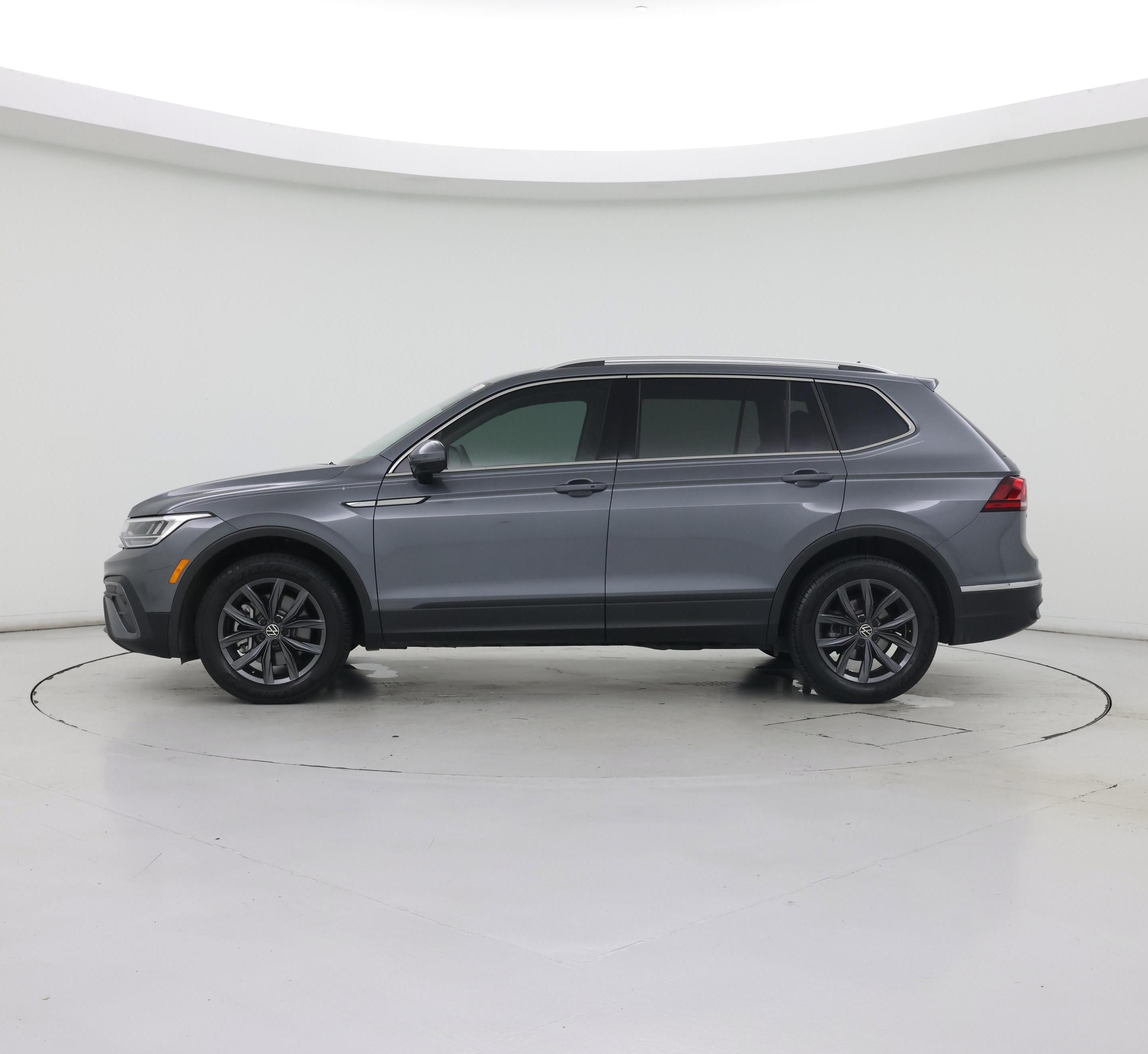 Thumbnail: 2022 Volkswagen Tiguan - 3