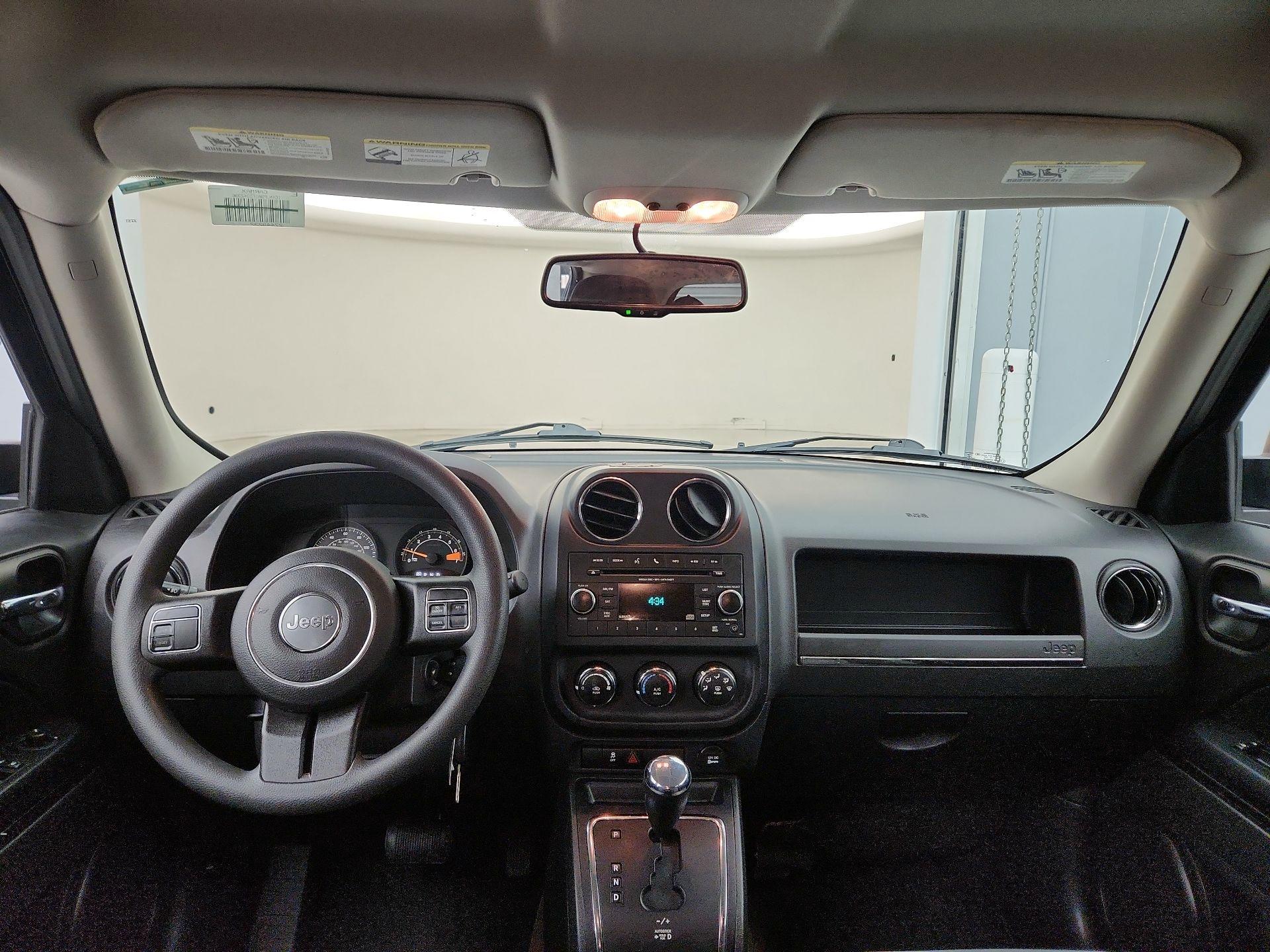 Thumbnail: 2015 Jeep Patriot - 9