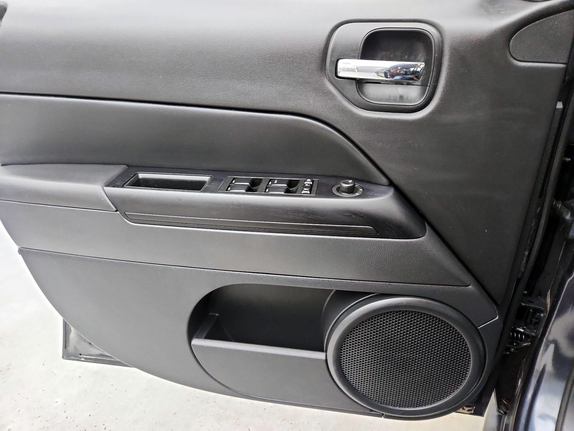 Thumbnail: 2015 Jeep Patriot - 12