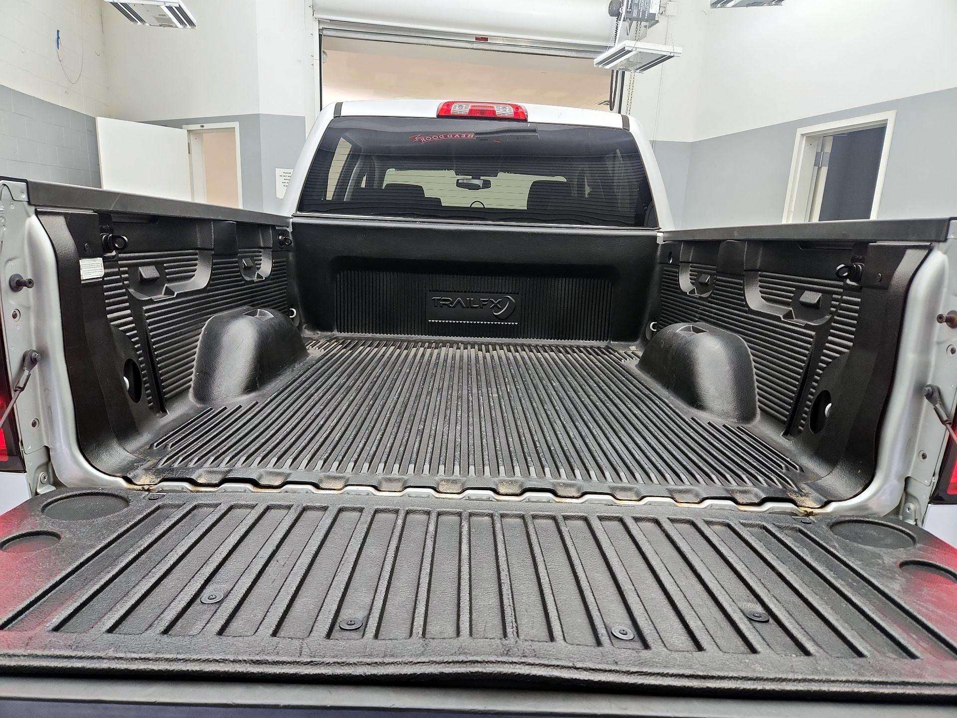 Thumbnail: 2018 Chevrolet Silverado 1500 - 20