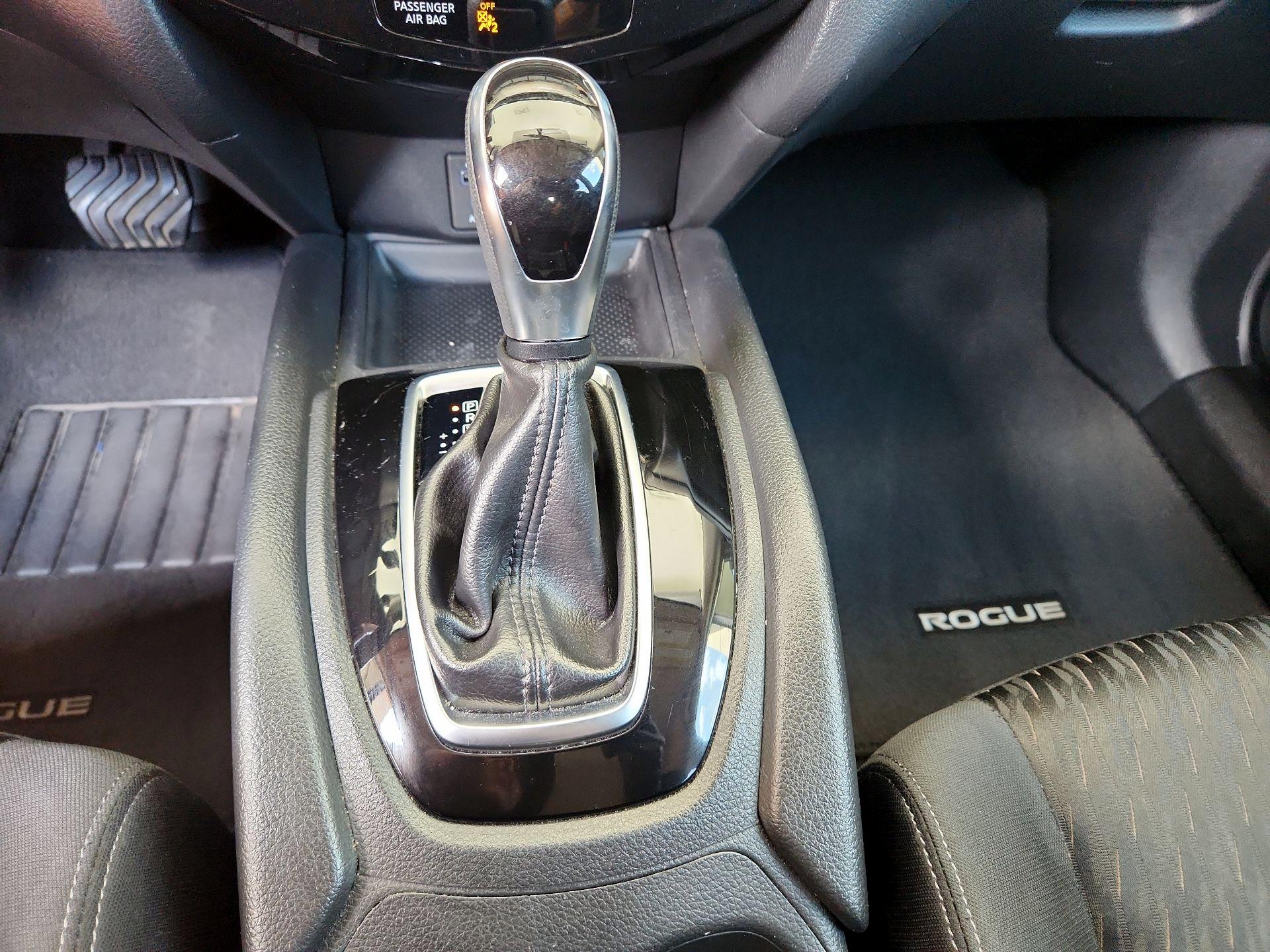 Thumbnail: 2017 Nissan Rogue - 17