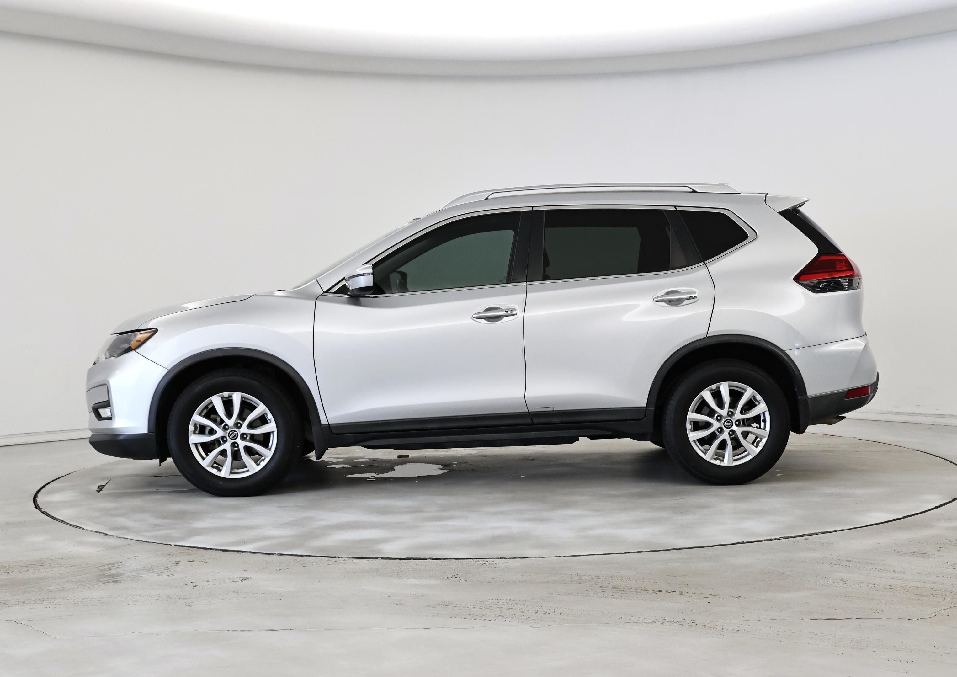 Thumbnail: 2017 Nissan Rogue - 3