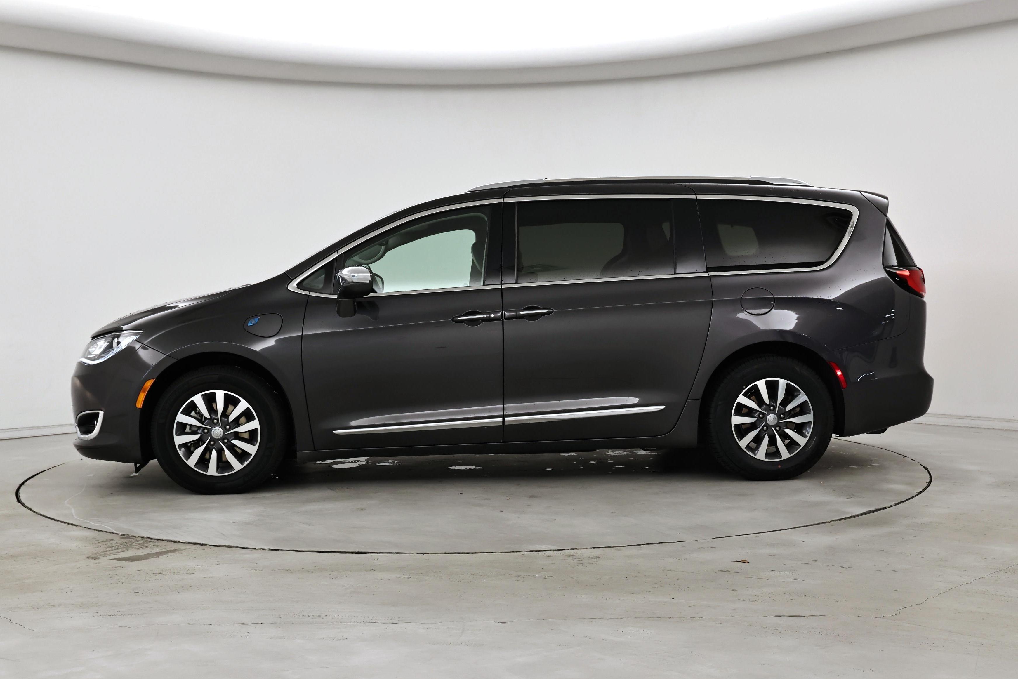 Thumbnail: 2020 Chrysler Pacifica - 3