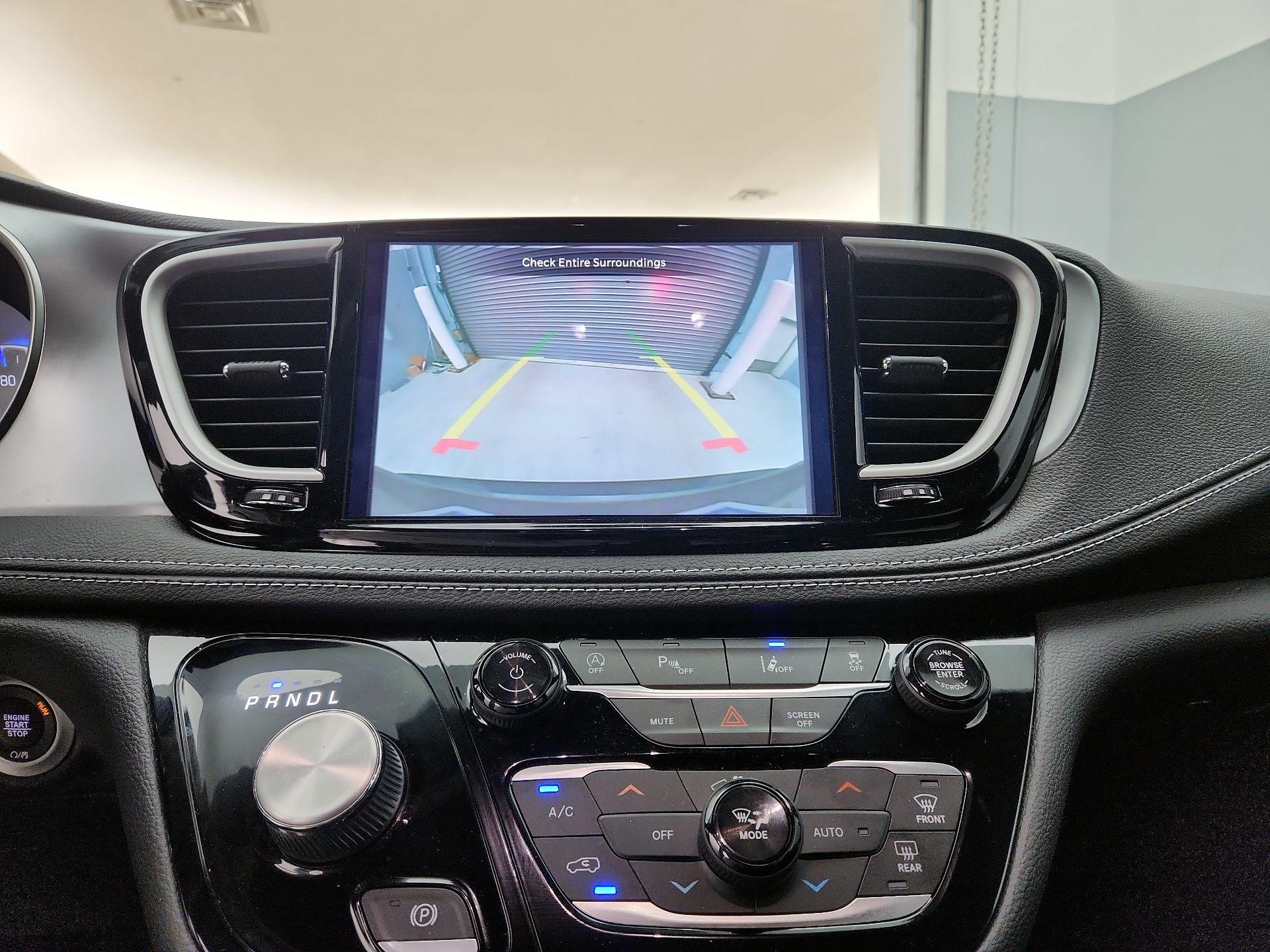 Thumbnail: 2022 Chrysler Pacifica - 14