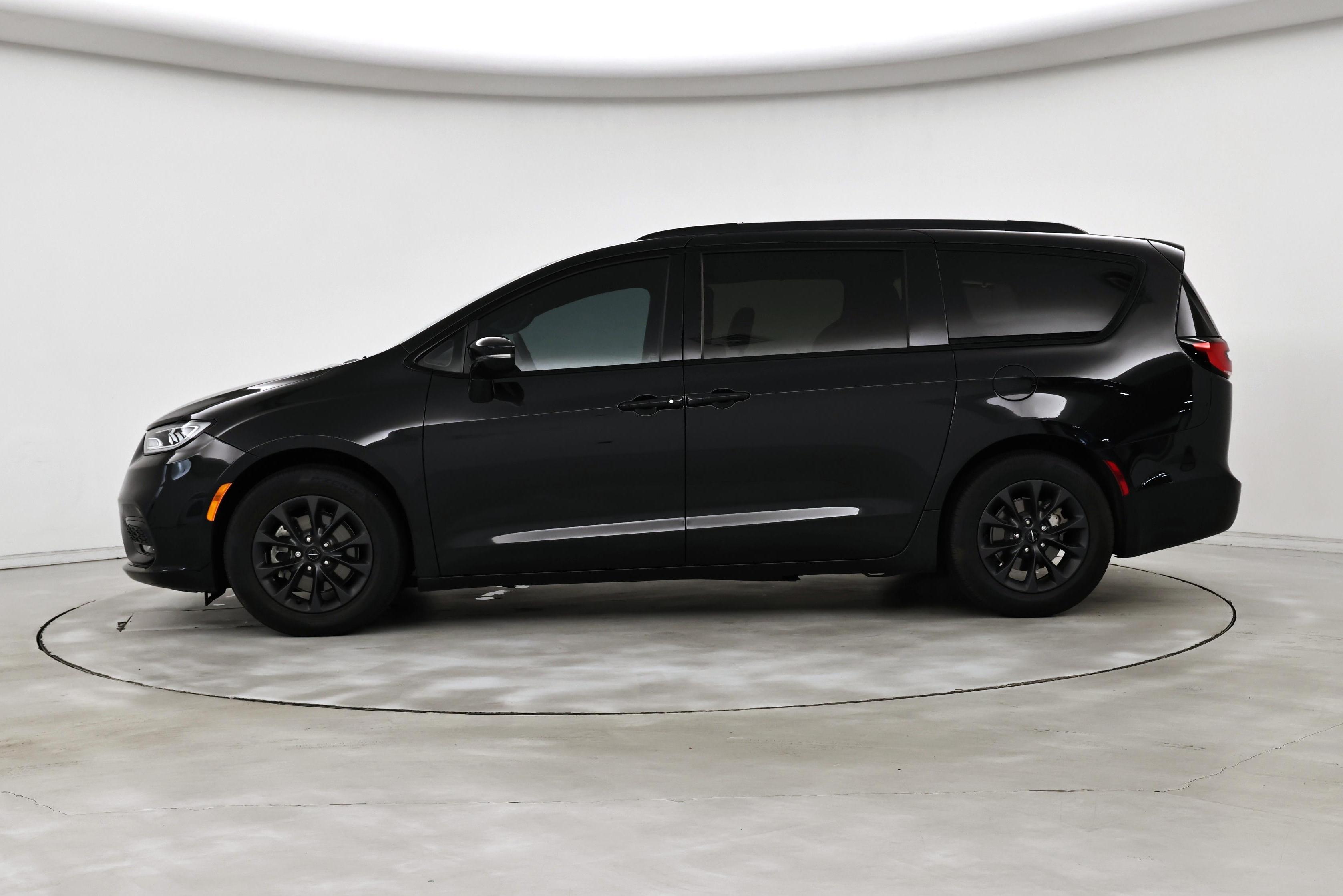 Thumbnail: 2022 Chrysler Pacifica - 3