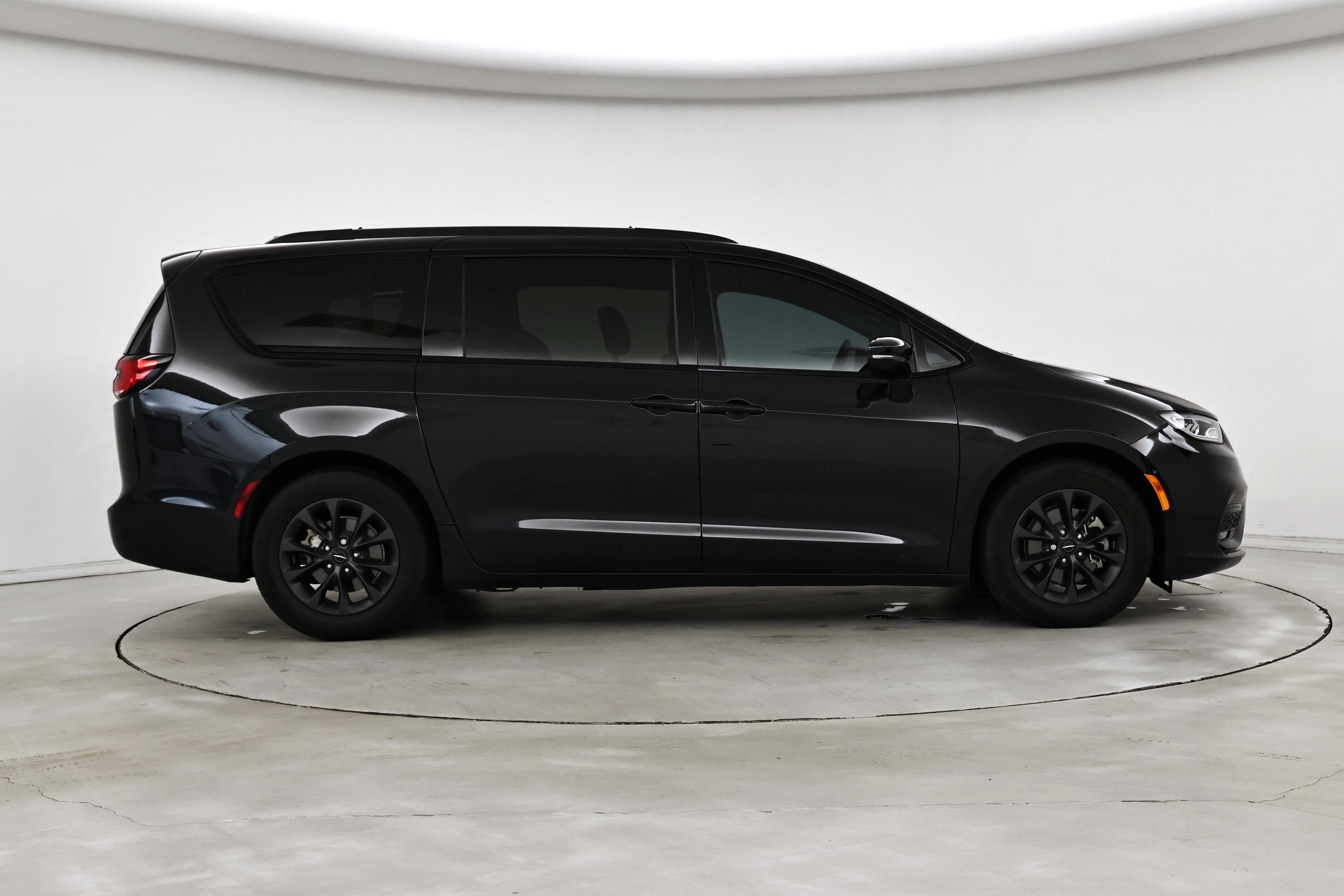 Thumbnail: 2022 Chrysler Pacifica - 7