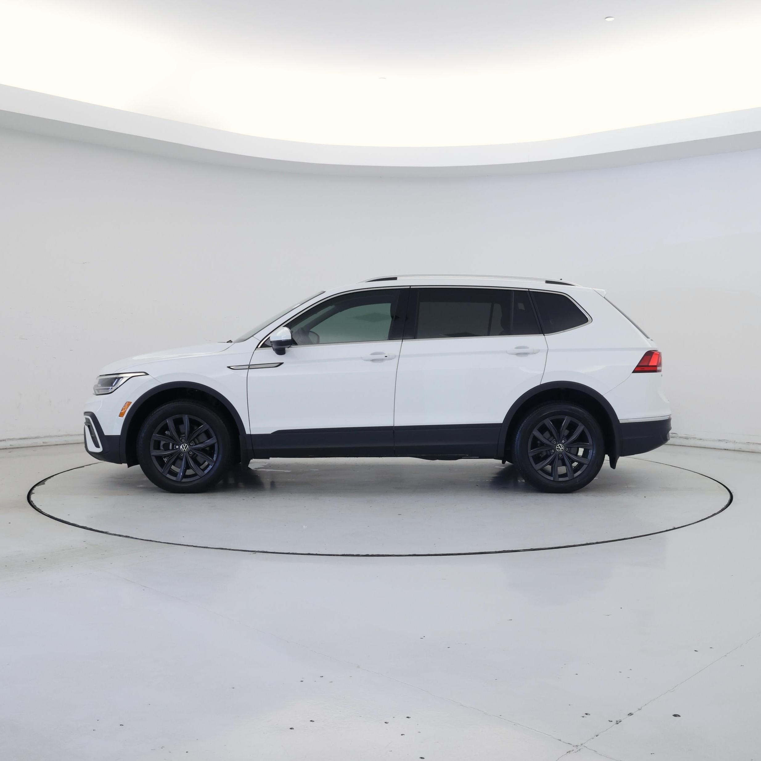 Thumbnail: 2024 Volkswagen Tiguan - 3