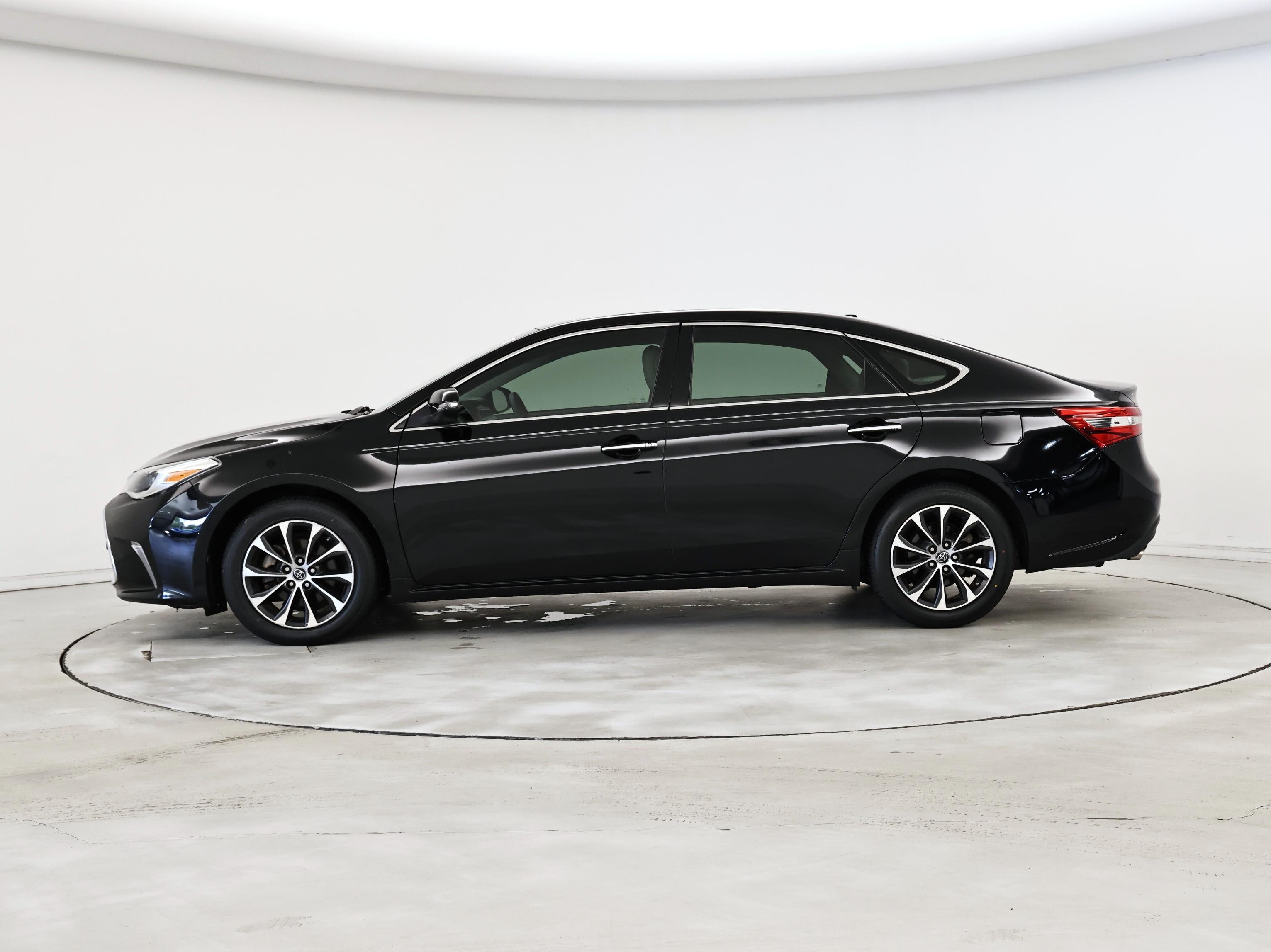 Thumbnail: 2017 Toyota Avalon - 3