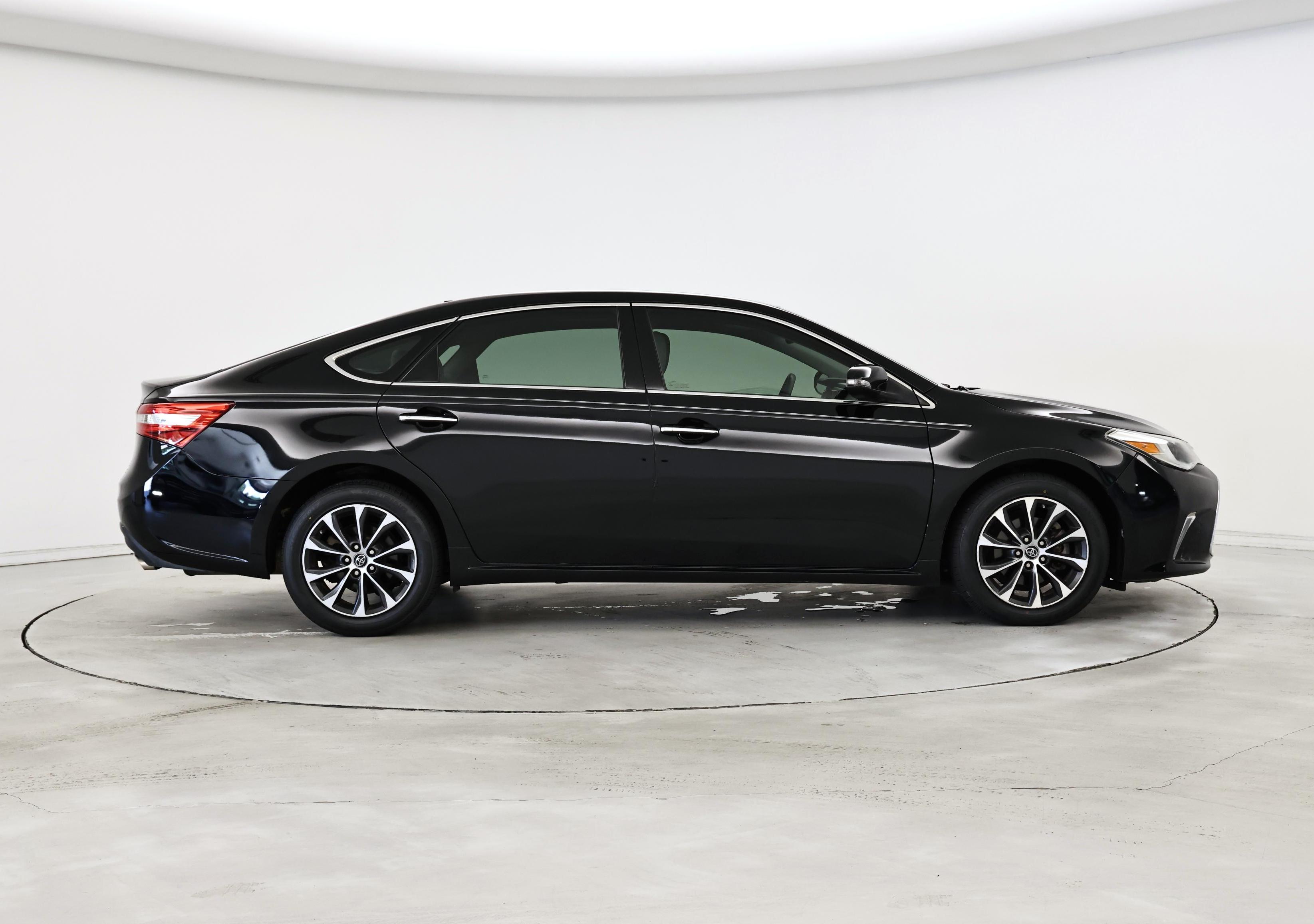 Thumbnail: 2017 Toyota Avalon - 7