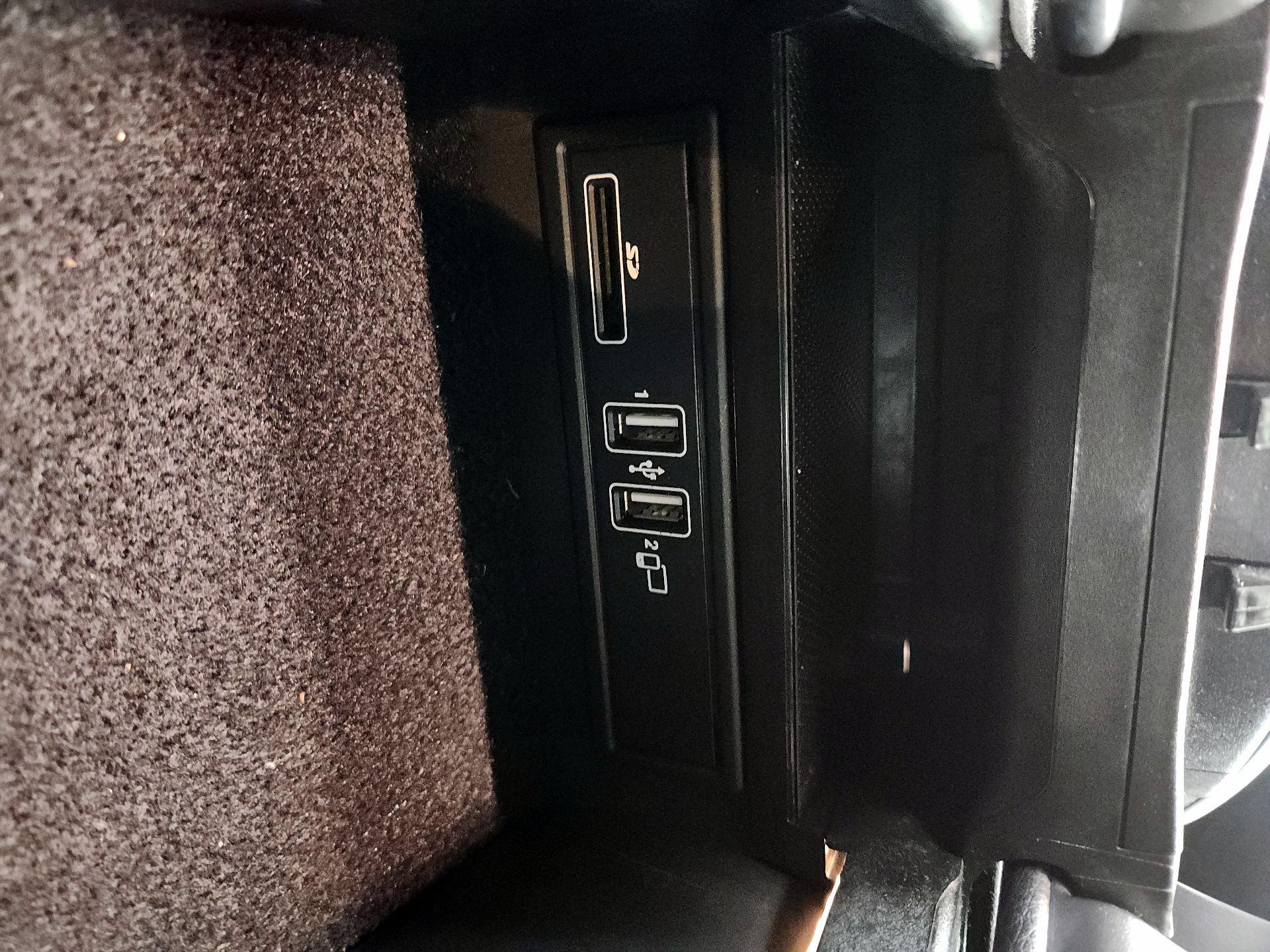 Thumbnail: 2020 Mercedes-Benz C-Class - 18