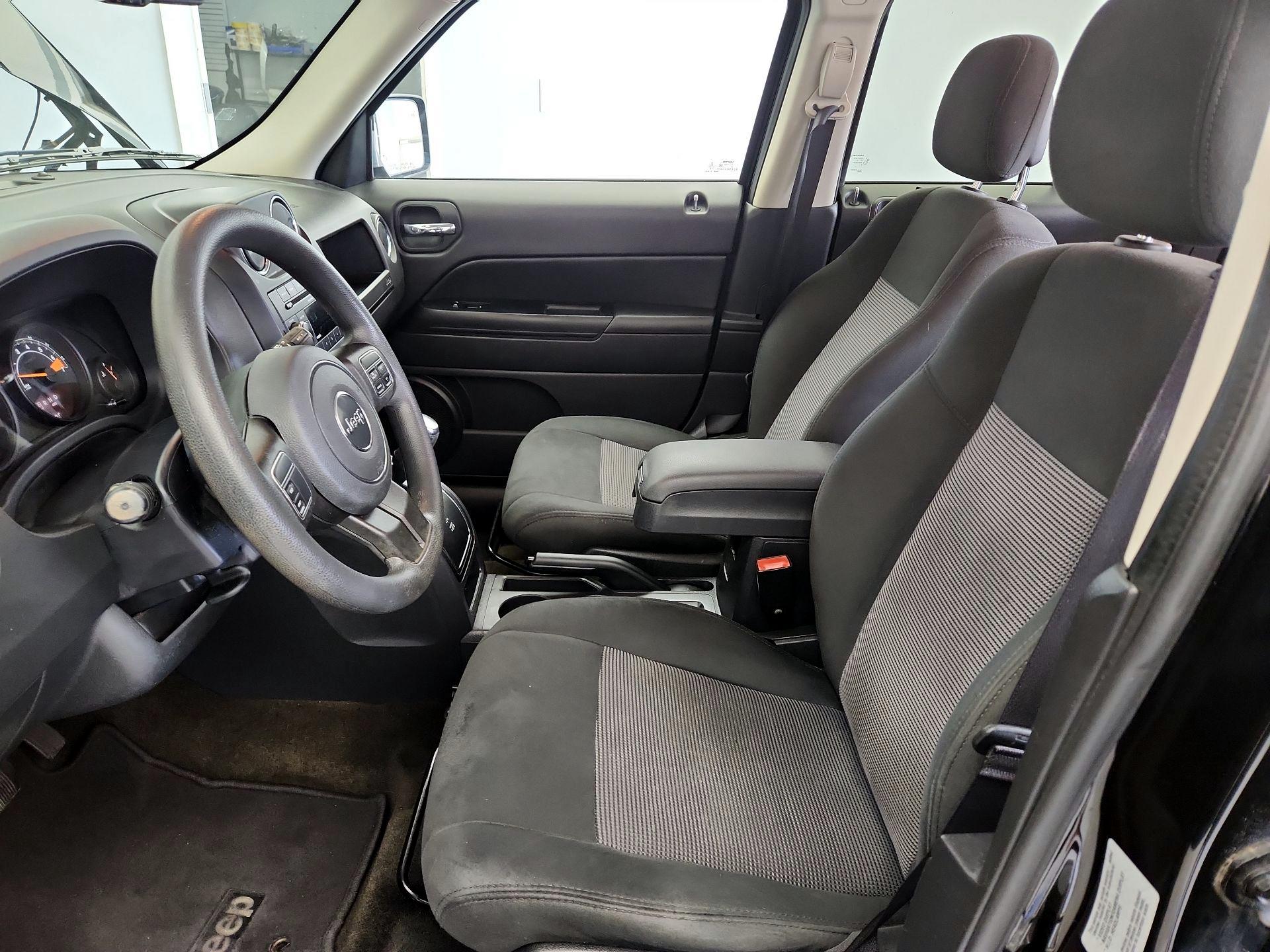Thumbnail: 2016 Jeep Patriot - 11