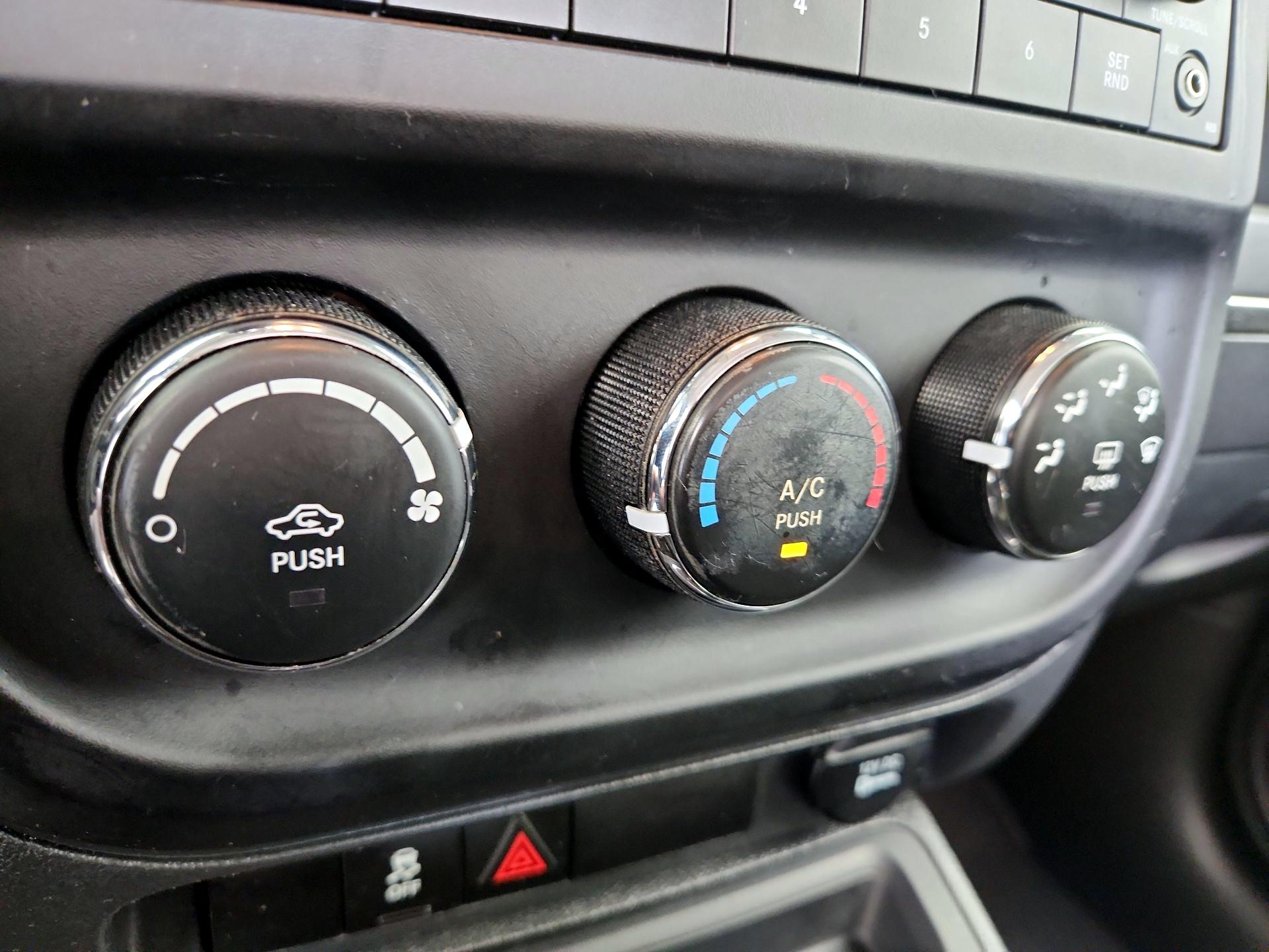Thumbnail: 2016 Jeep Patriot - 14
