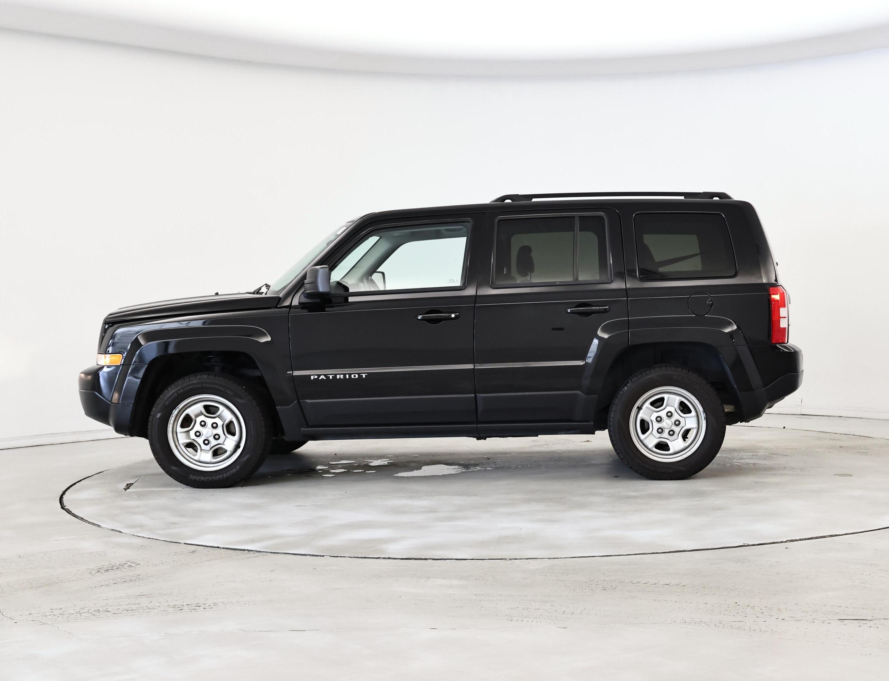 Thumbnail: 2016 Jeep Patriot - 3