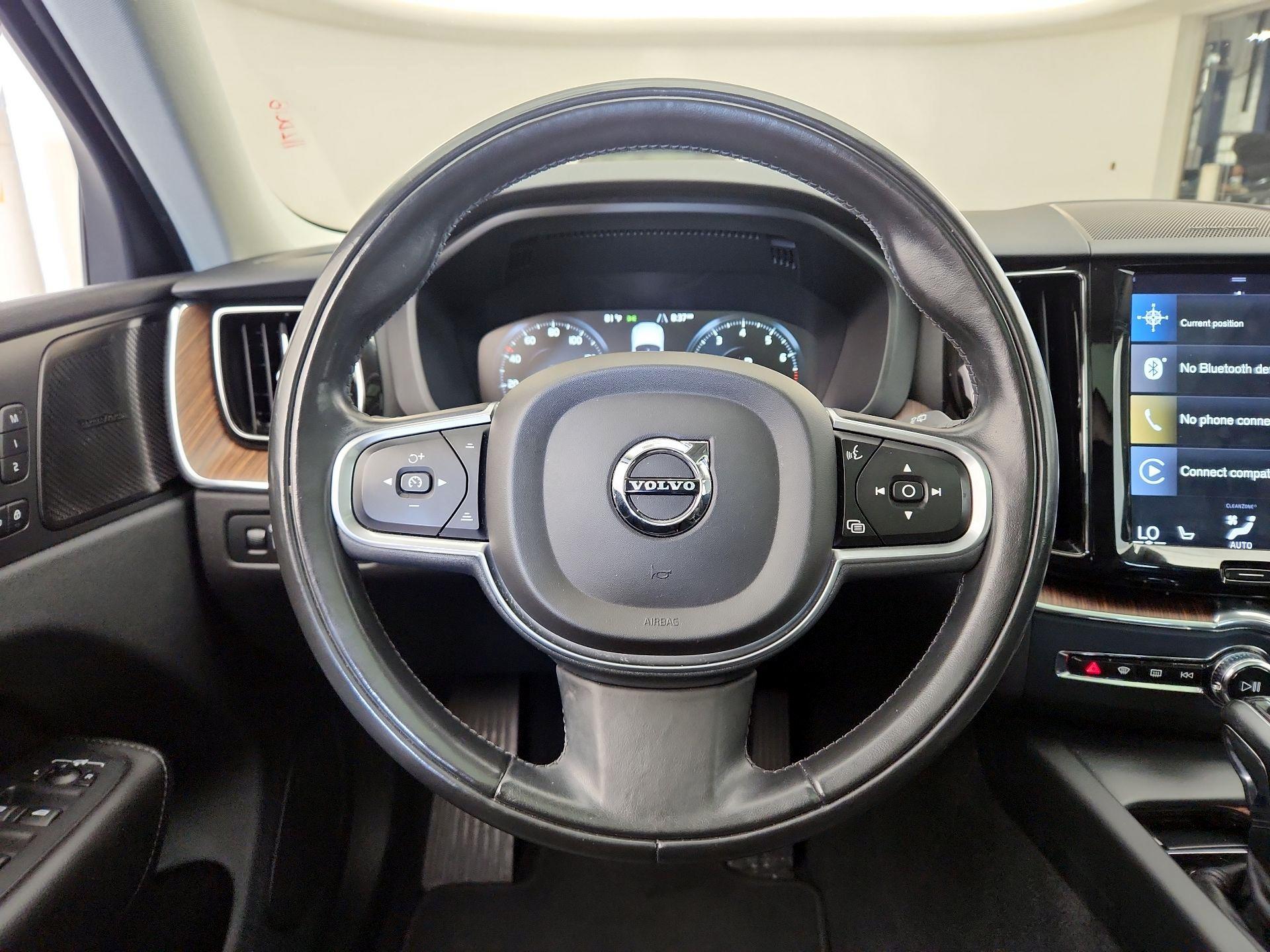 Thumbnail: 2019 Volvo XC60 - 10