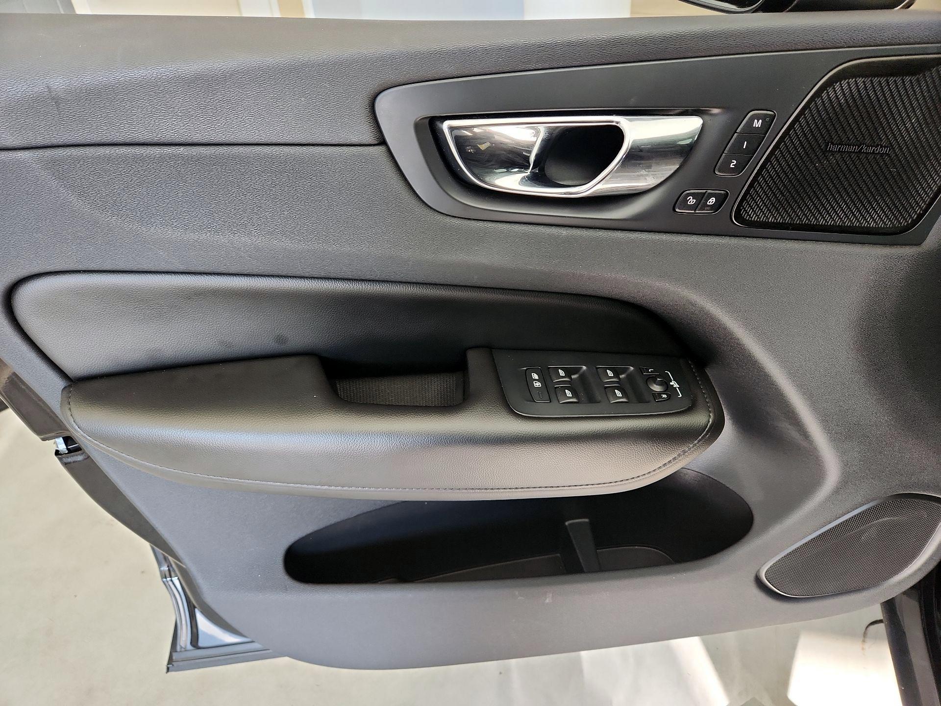 Thumbnail: 2019 Volvo XC60 - 12