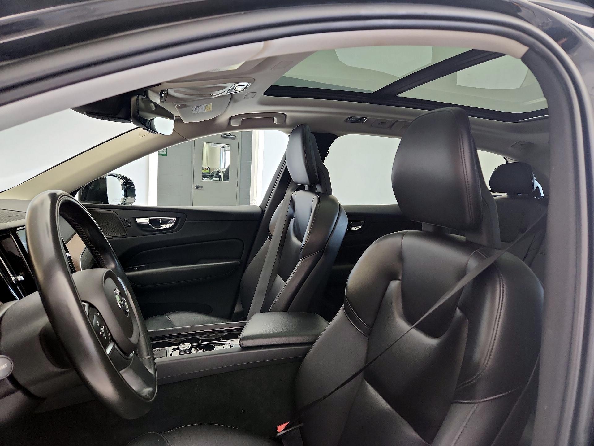 Thumbnail: 2019 Volvo XC60 - 18