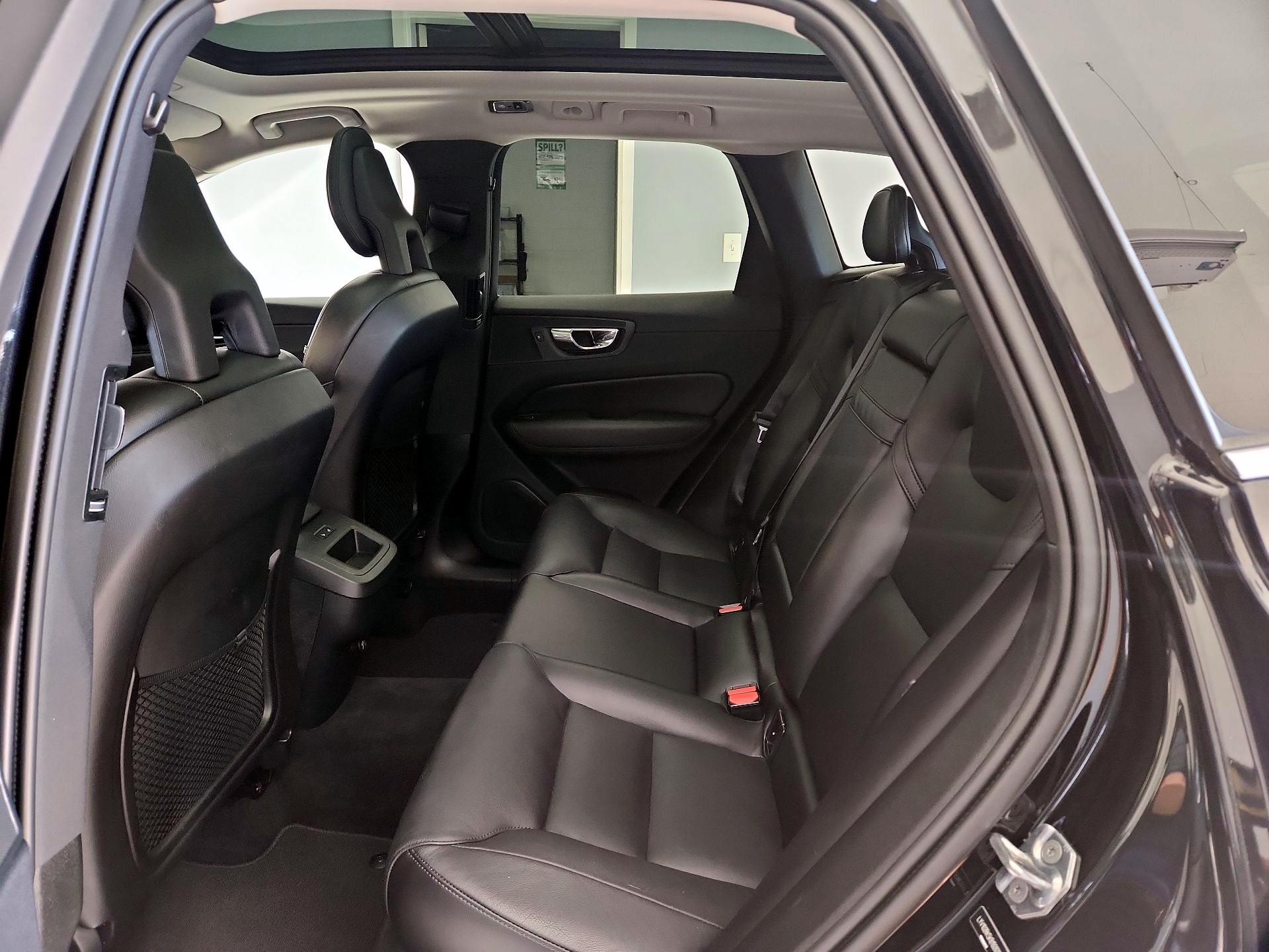 Thumbnail: 2019 Volvo XC60 - 19