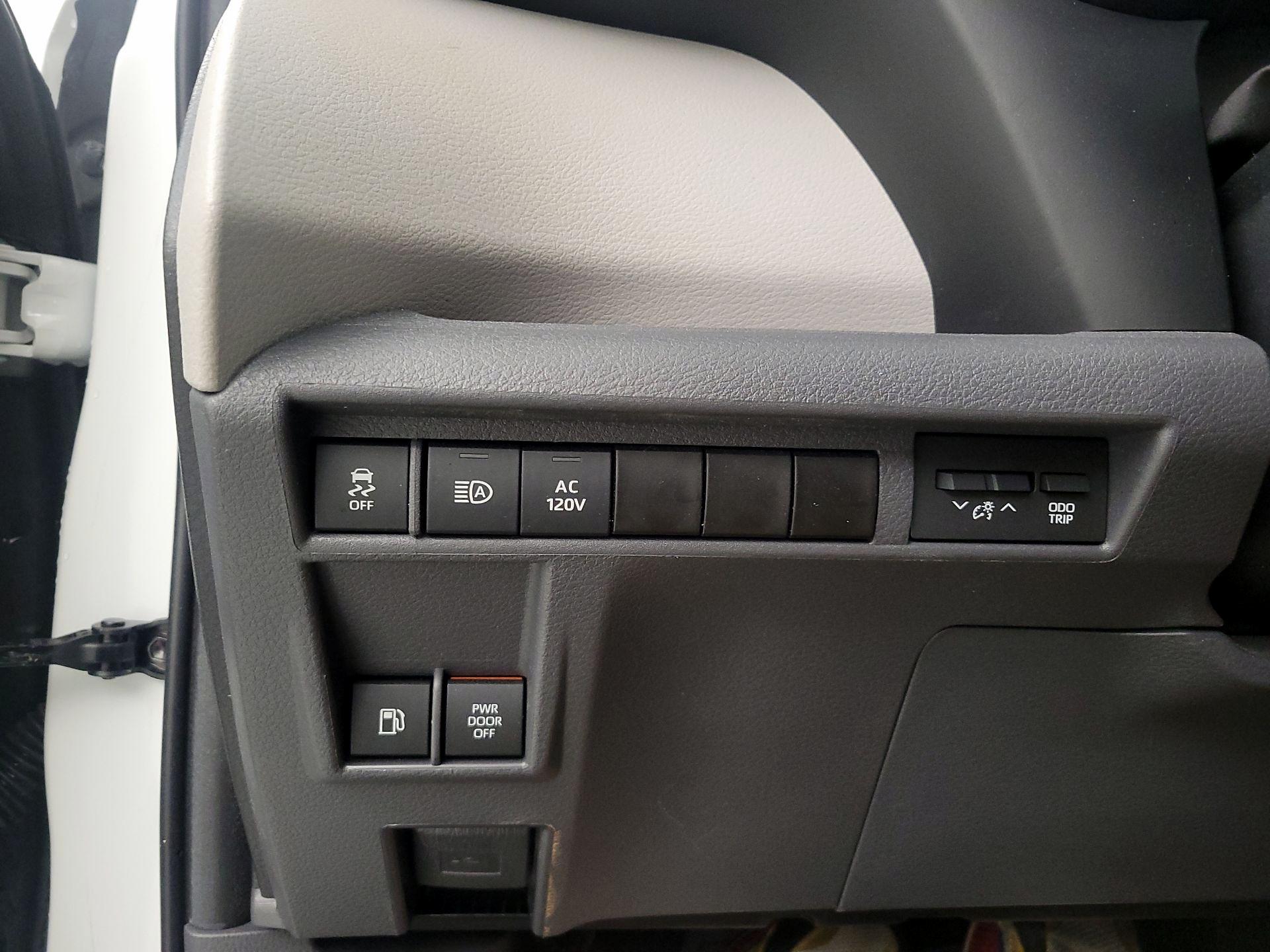 Thumbnail: 2024 Toyota Sienna - 13