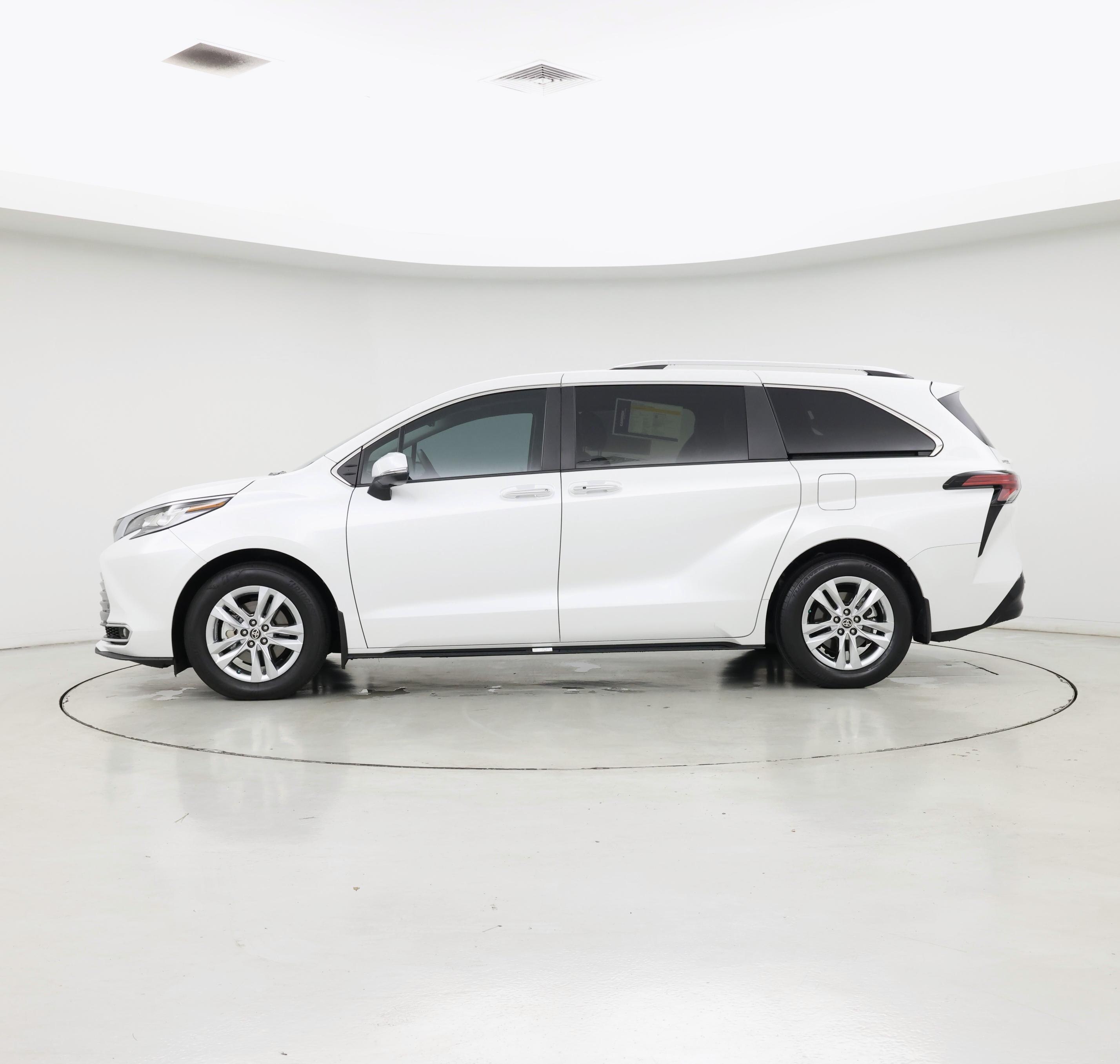 Thumbnail: 2024 Toyota Sienna - 3