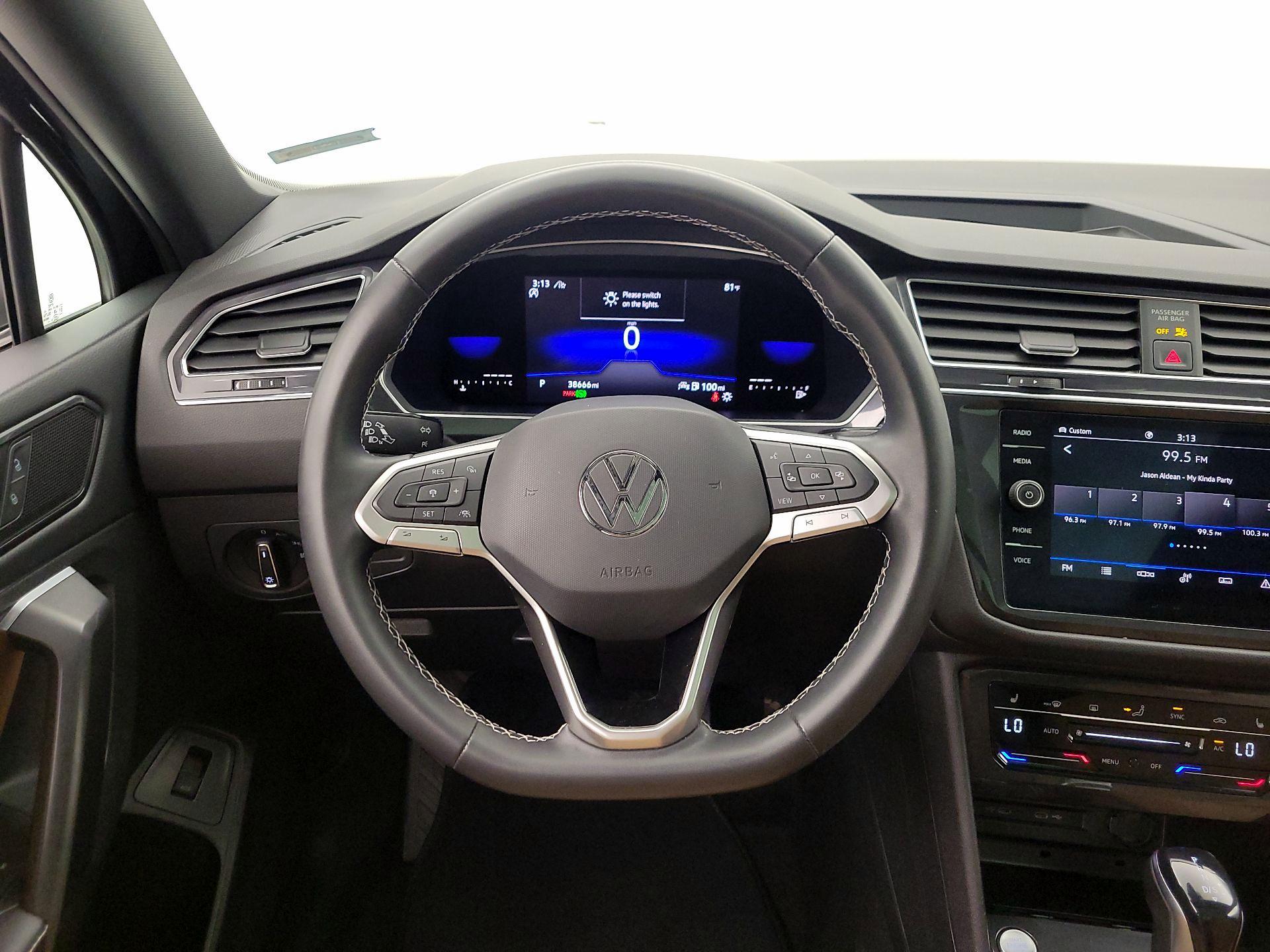 Thumbnail: 2022 Volkswagen Tiguan - 10