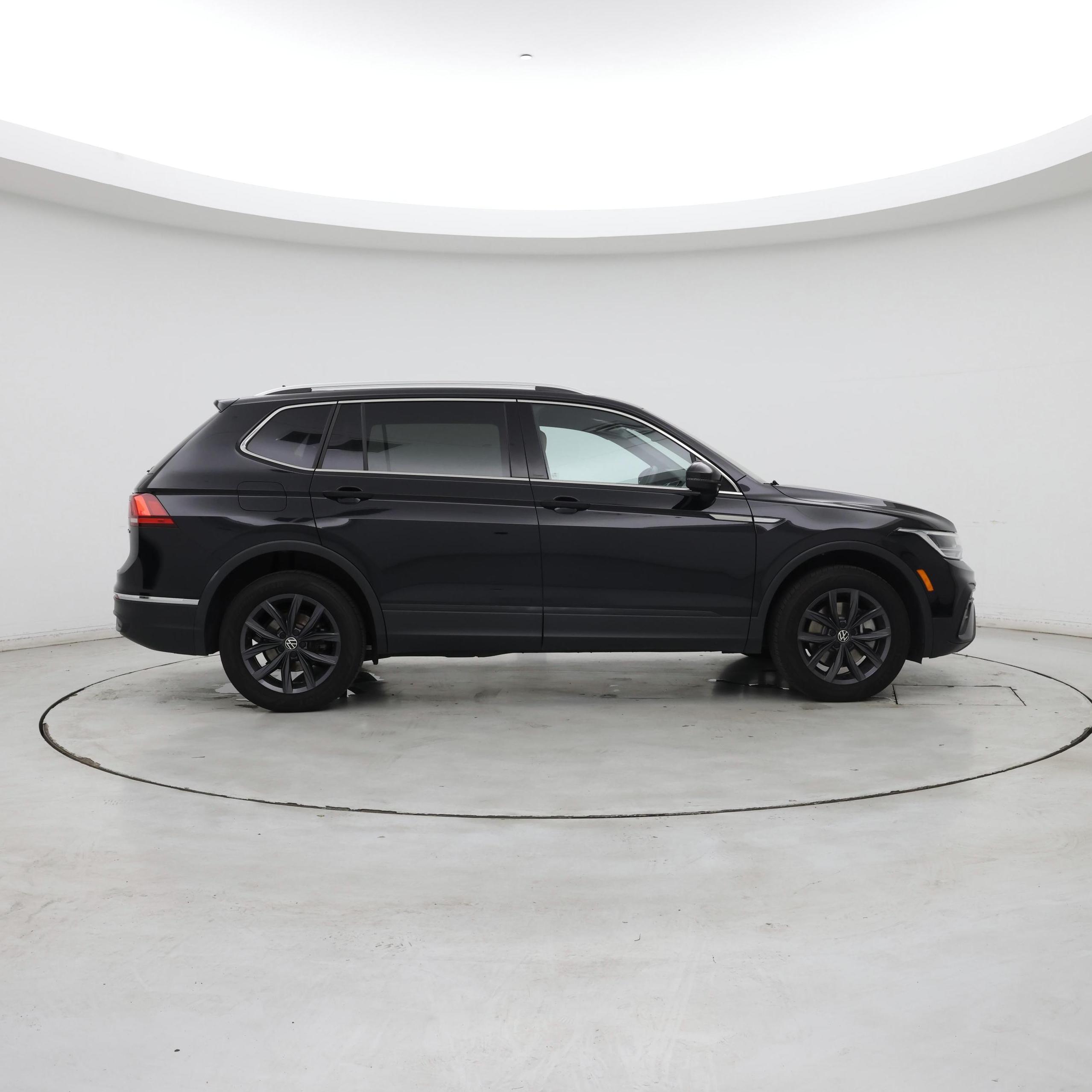 Thumbnail: 2022 Volkswagen Tiguan - 7