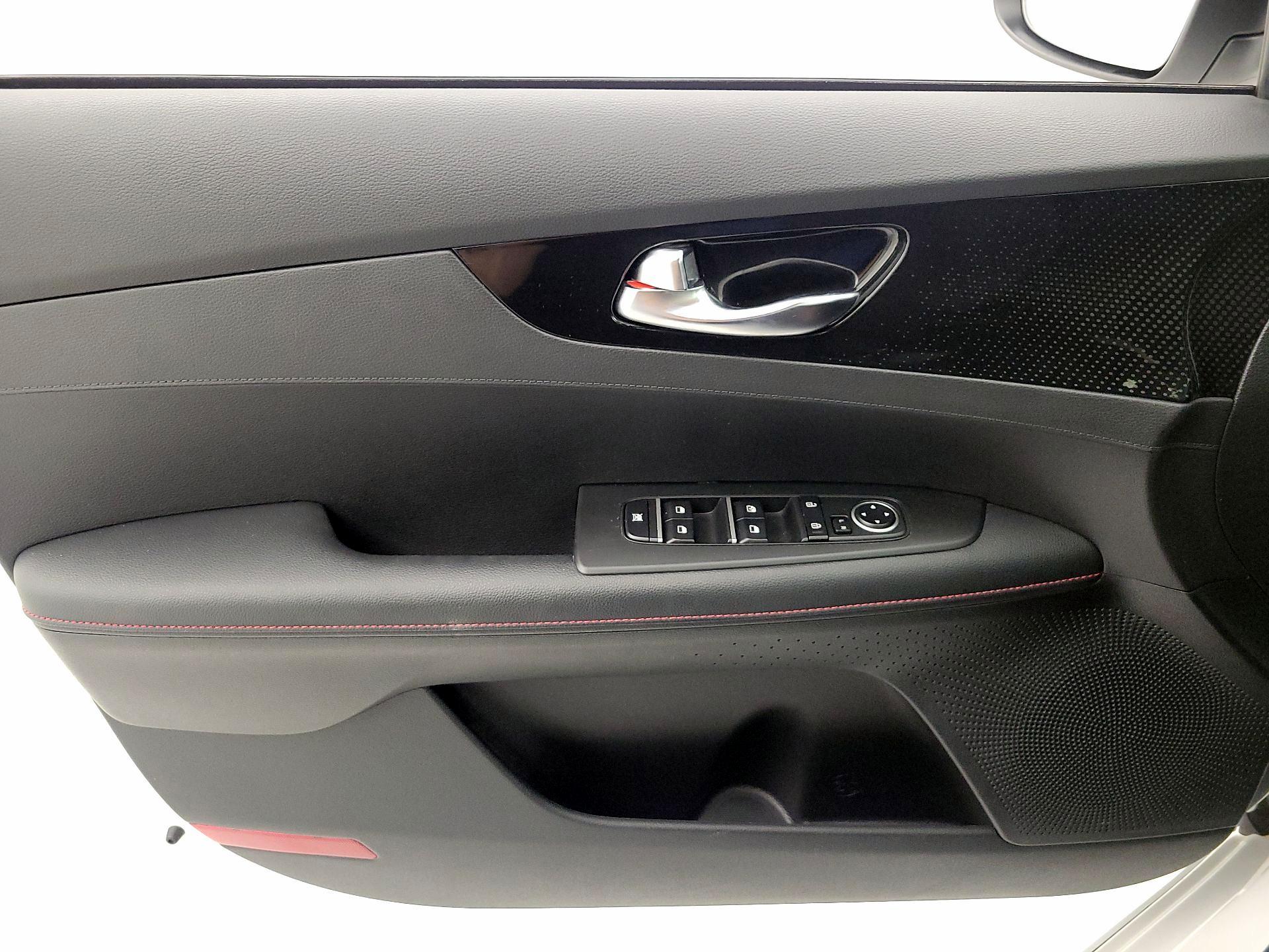Thumbnail: 2022 Kia Forte - 12