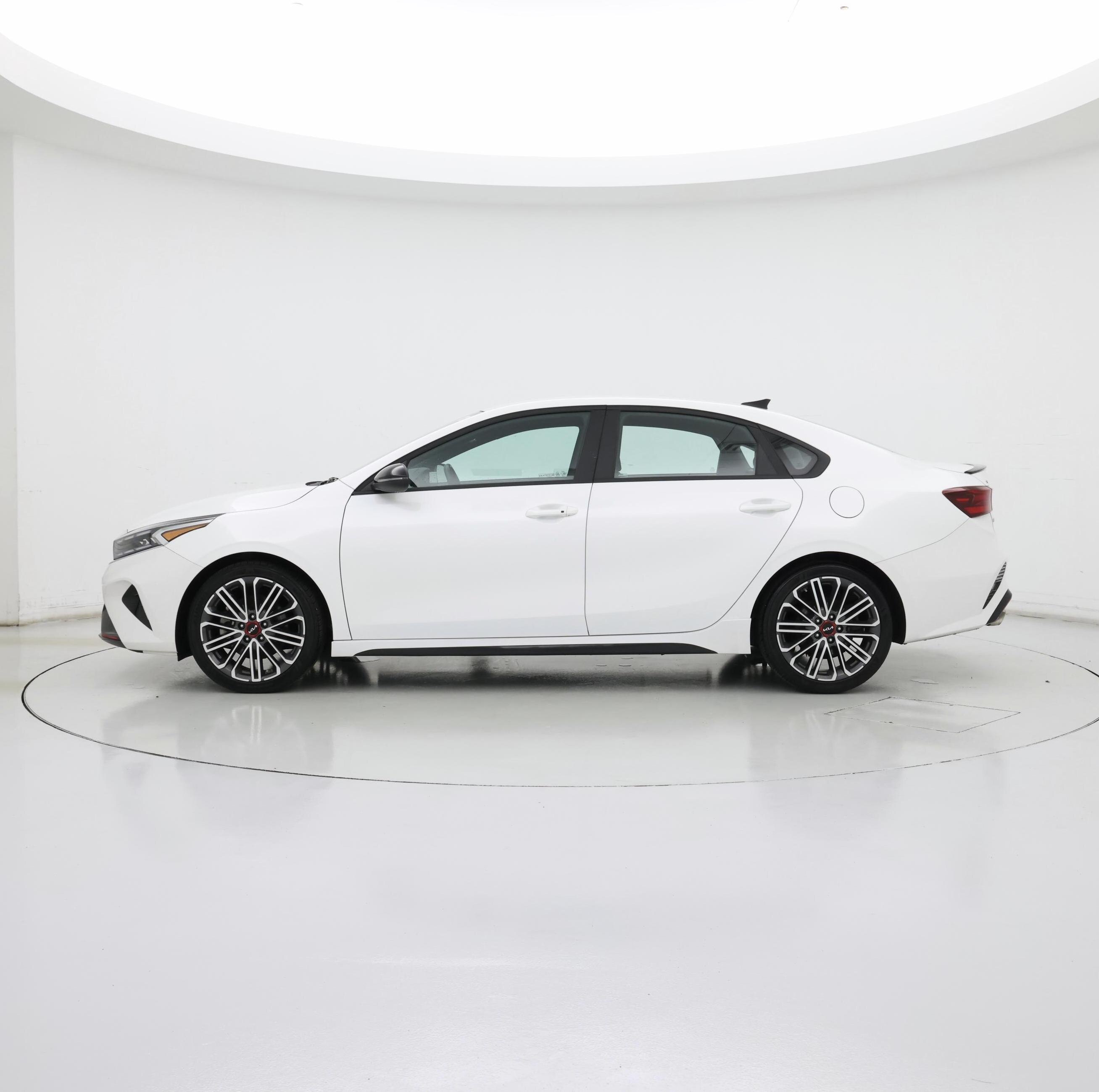 Thumbnail: 2022 Kia Forte - 3