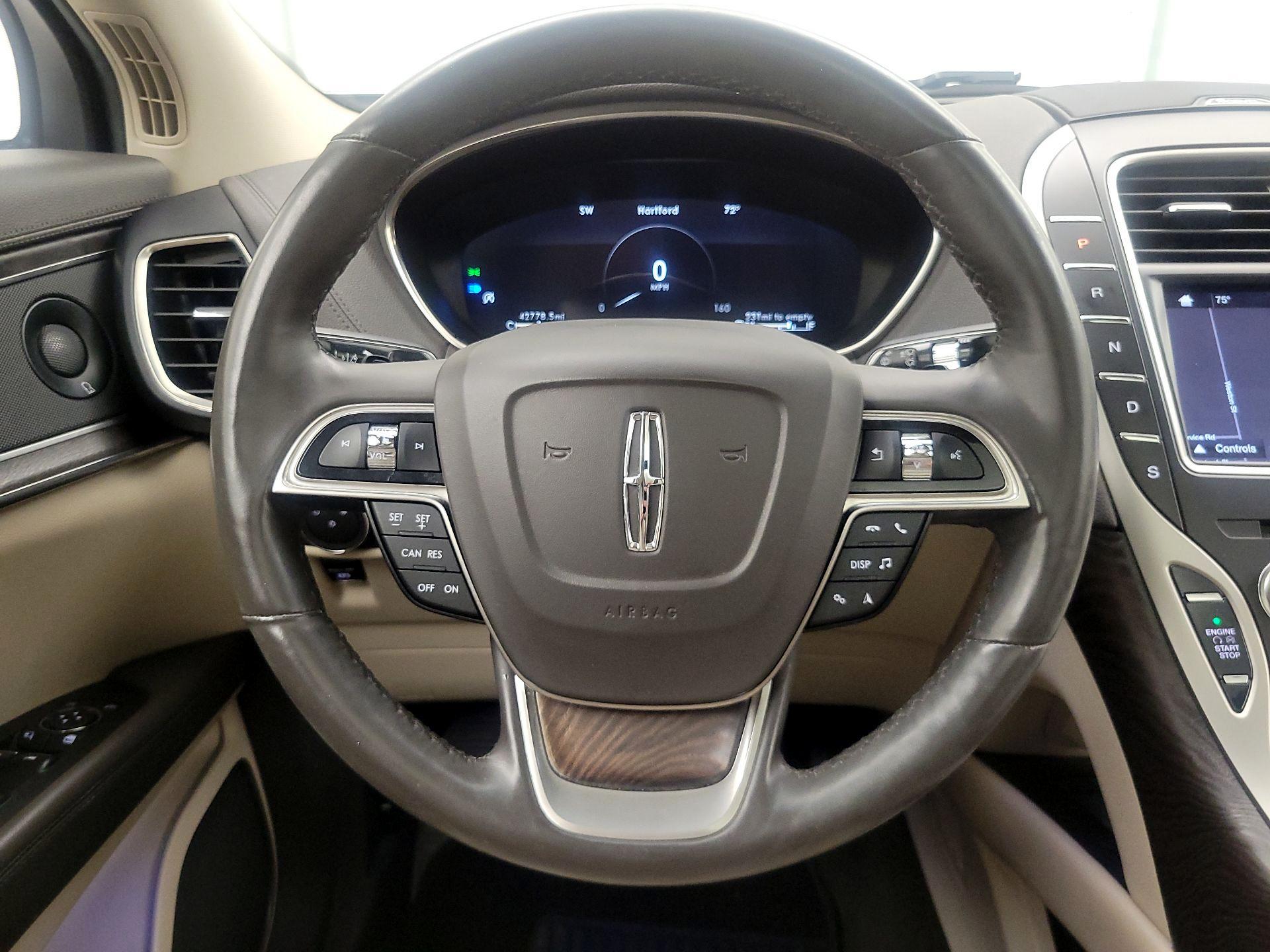 Thumbnail: 2019 Lincoln Nautilus - 10