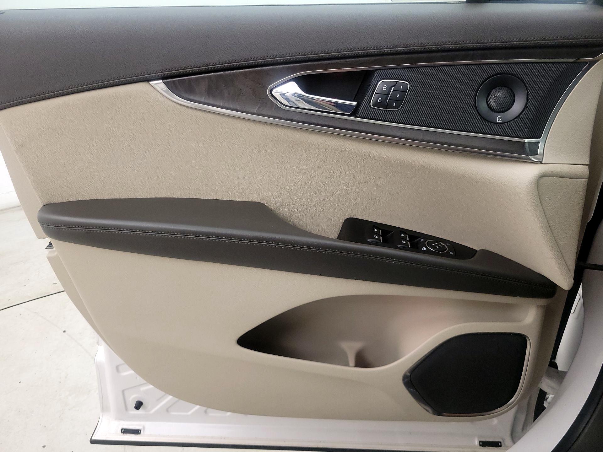 Thumbnail: 2019 Lincoln Nautilus - 12