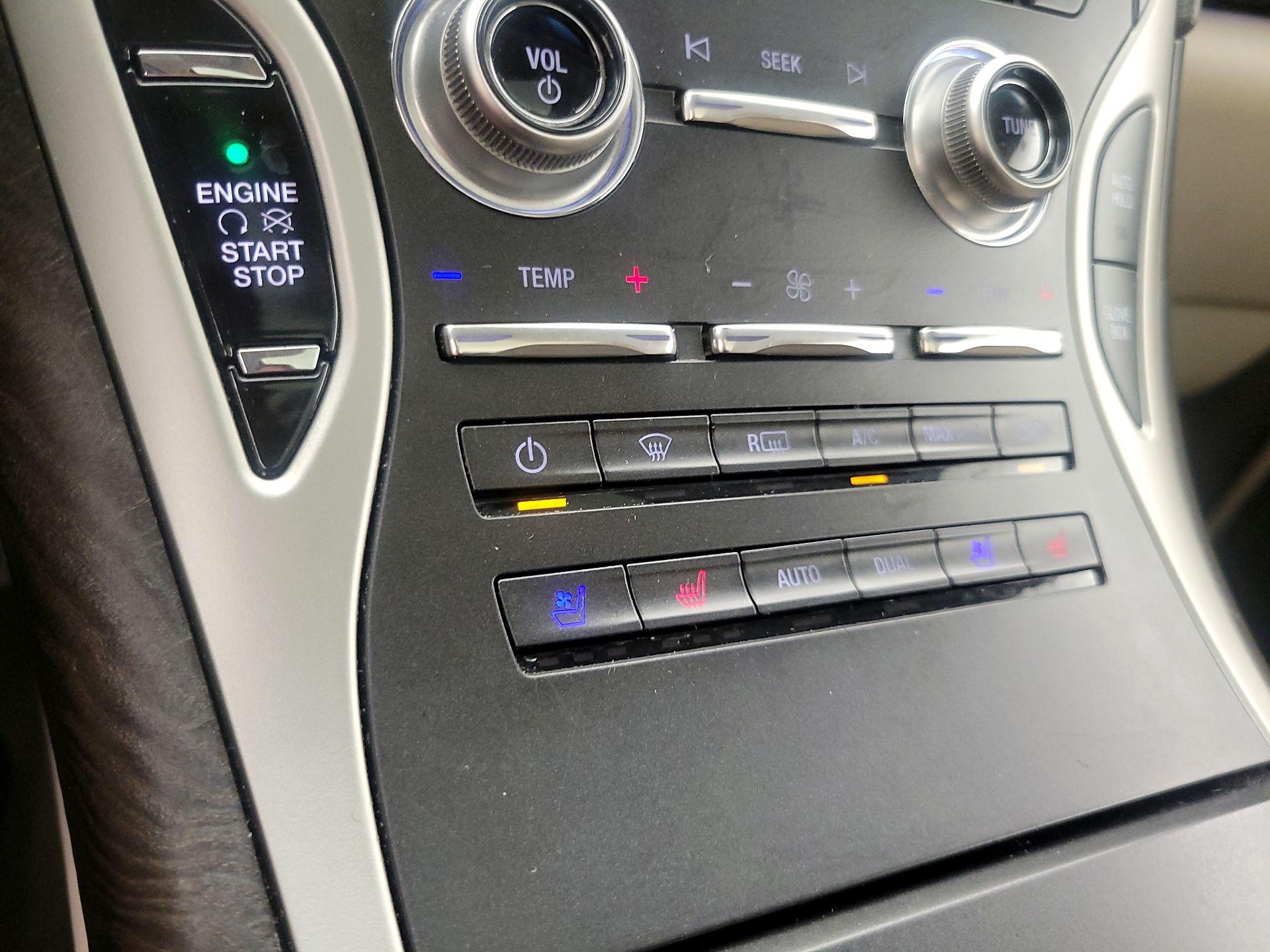 Thumbnail: 2019 Lincoln Nautilus - 17
