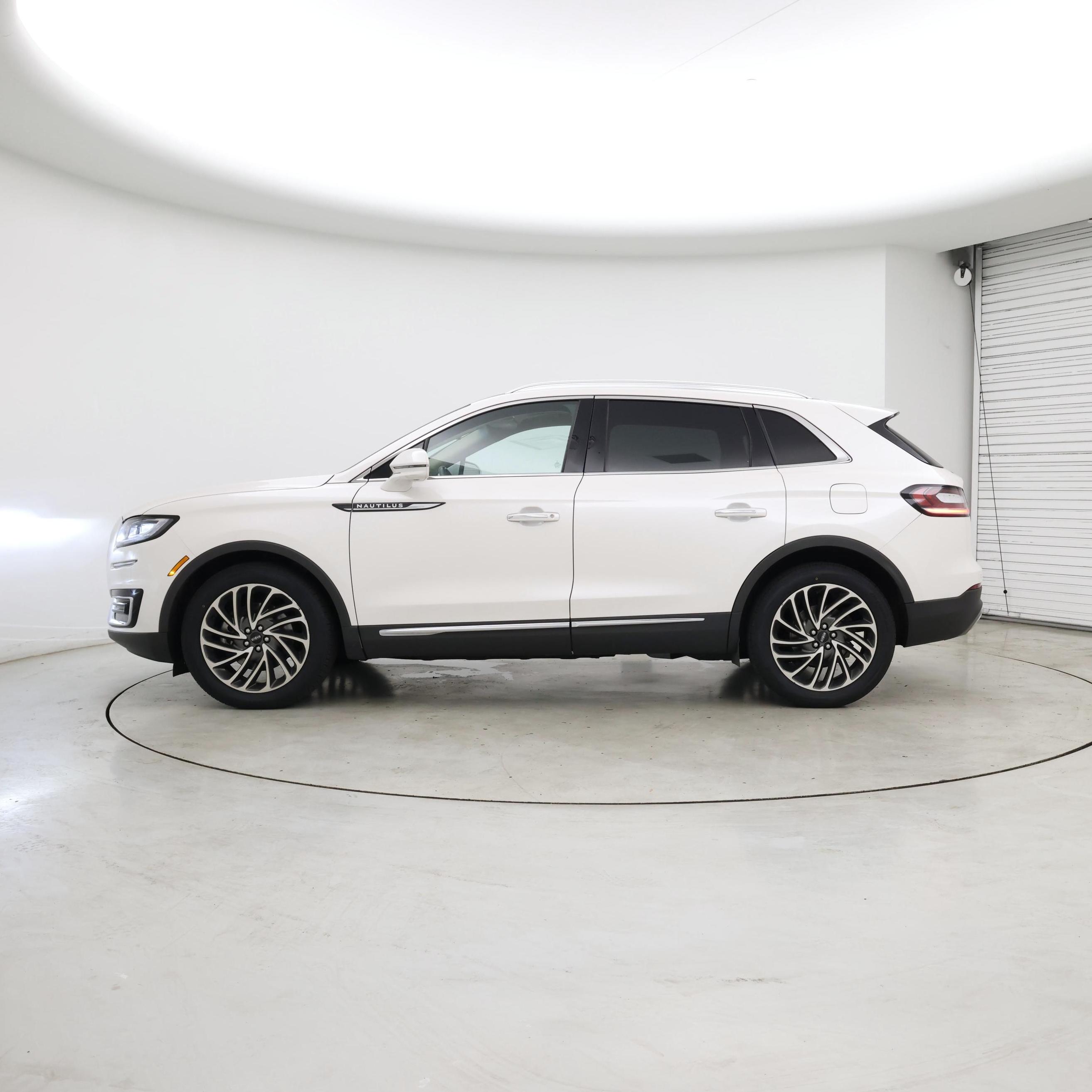 Thumbnail: 2019 Lincoln Nautilus - 3