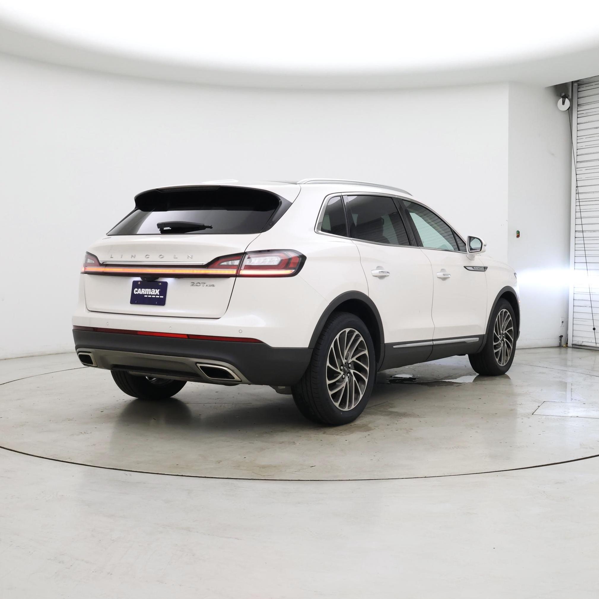 Thumbnail: 2019 Lincoln Nautilus - 8