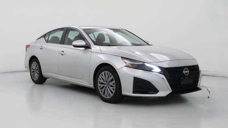 2023 Nissan Altima SV Hero Image