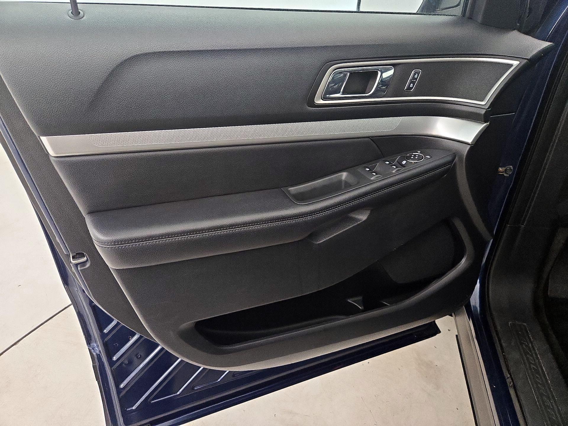 Thumbnail: 2016 Ford Explorer - 12