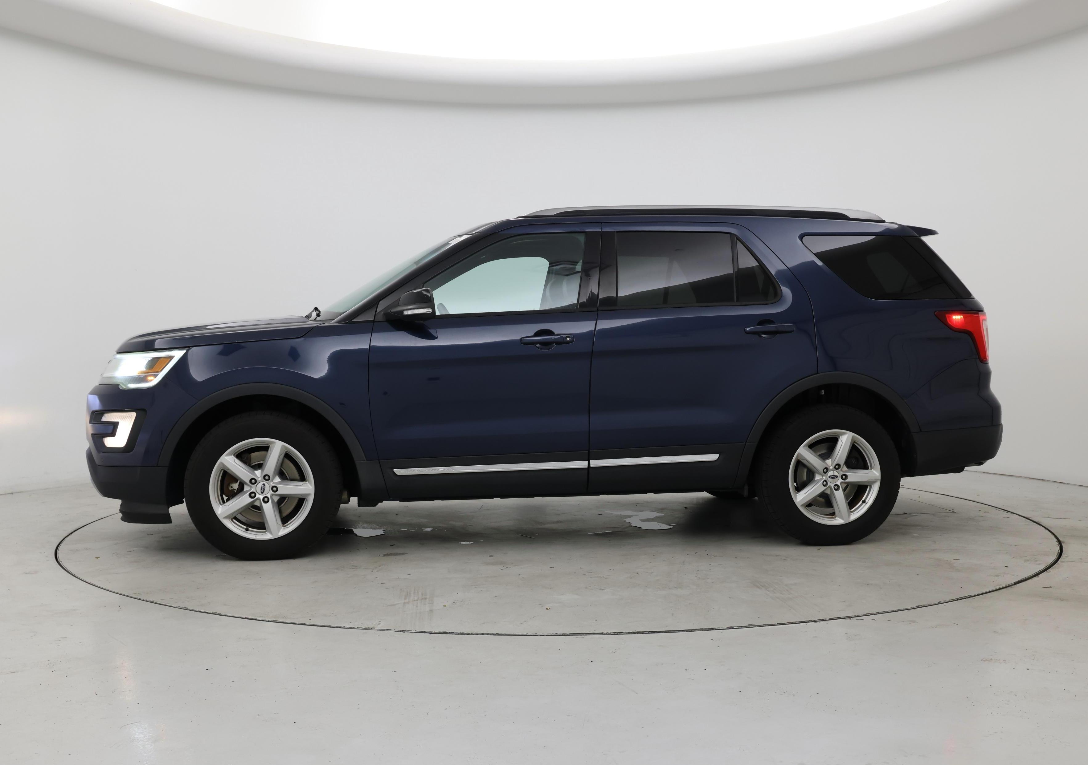 Thumbnail: 2016 Ford Explorer - 3