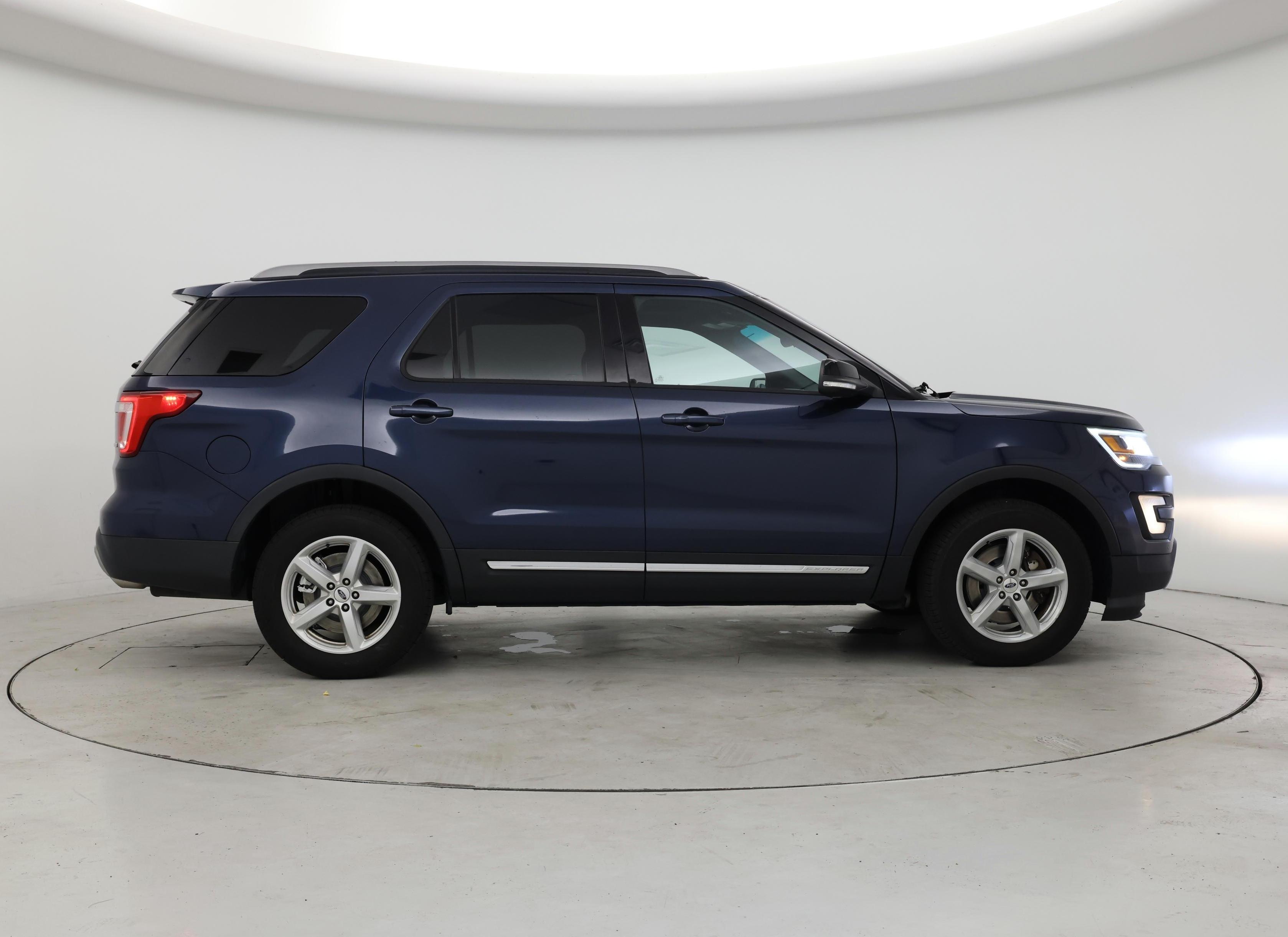 Thumbnail: 2016 Ford Explorer - 7