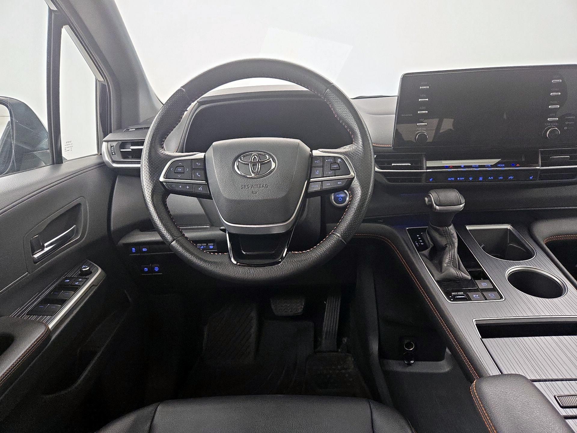 Thumbnail: 2021 Toyota Sienna - 10