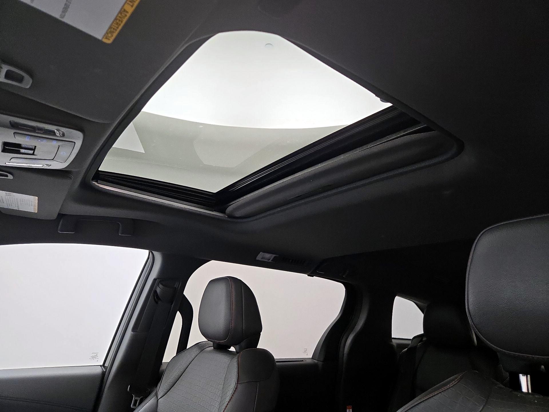 Thumbnail: 2021 Toyota Sienna - 20