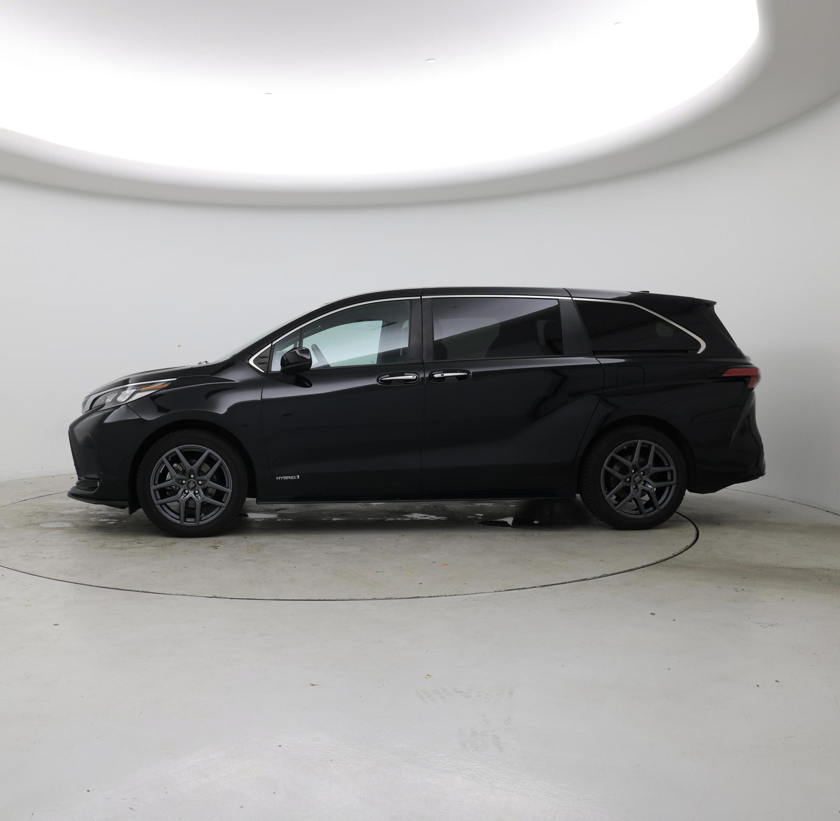 Thumbnail: 2021 Toyota Sienna - 3