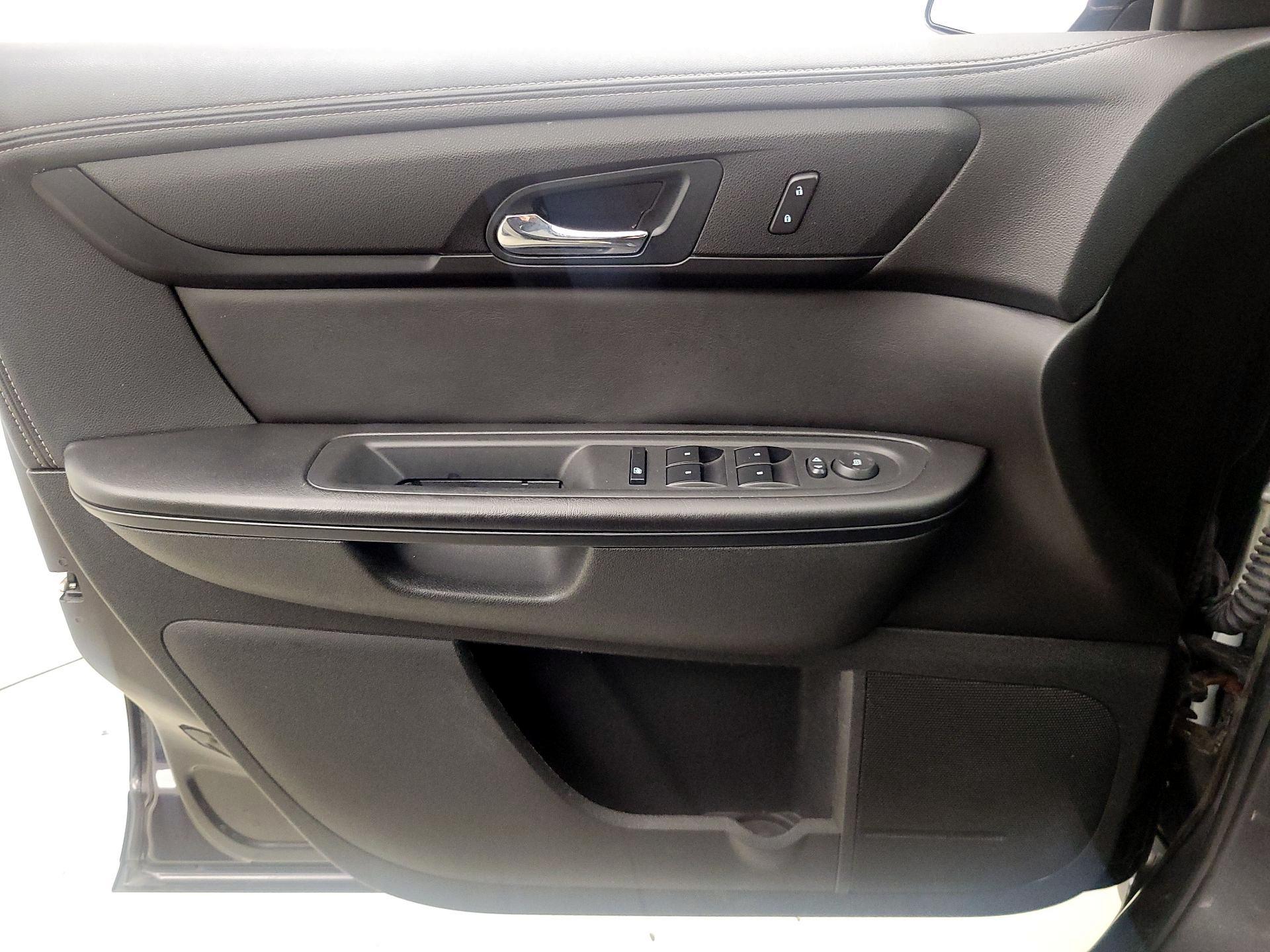 Thumbnail: 2016 Chevrolet Traverse - 12