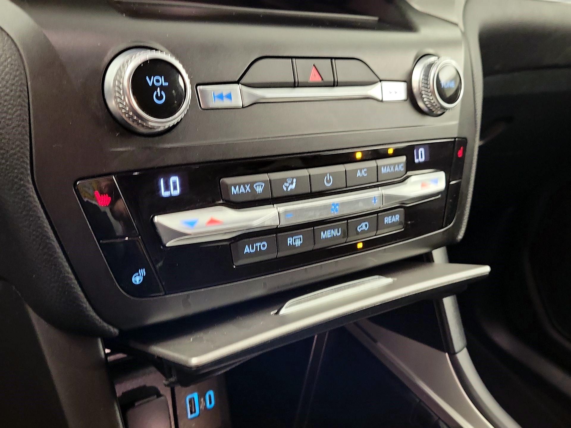 Thumbnail: 2020 Ford Explorer - 14