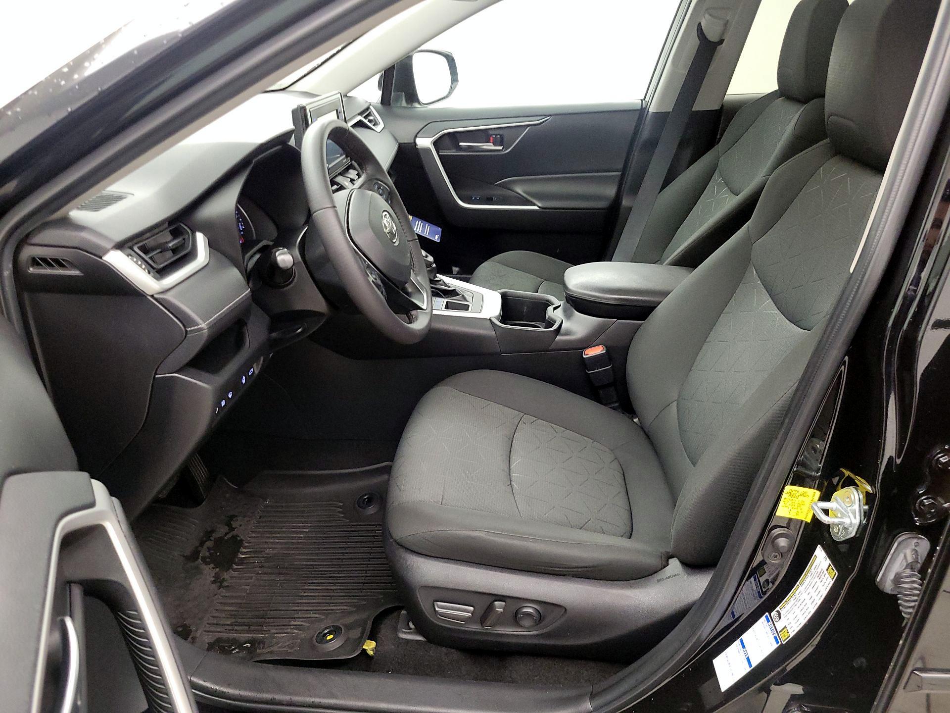 Thumbnail: 2022 Toyota RAV4 - 11