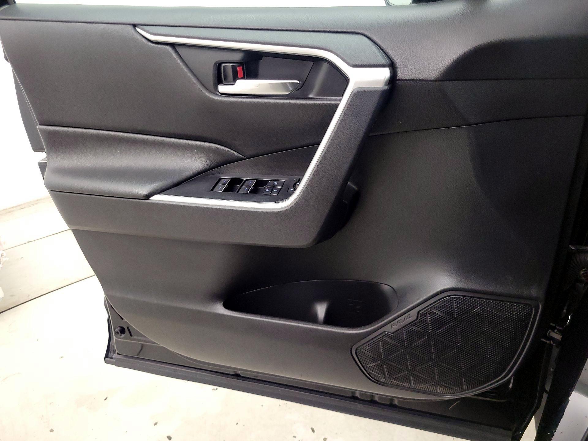 Thumbnail: 2022 Toyota RAV4 - 12